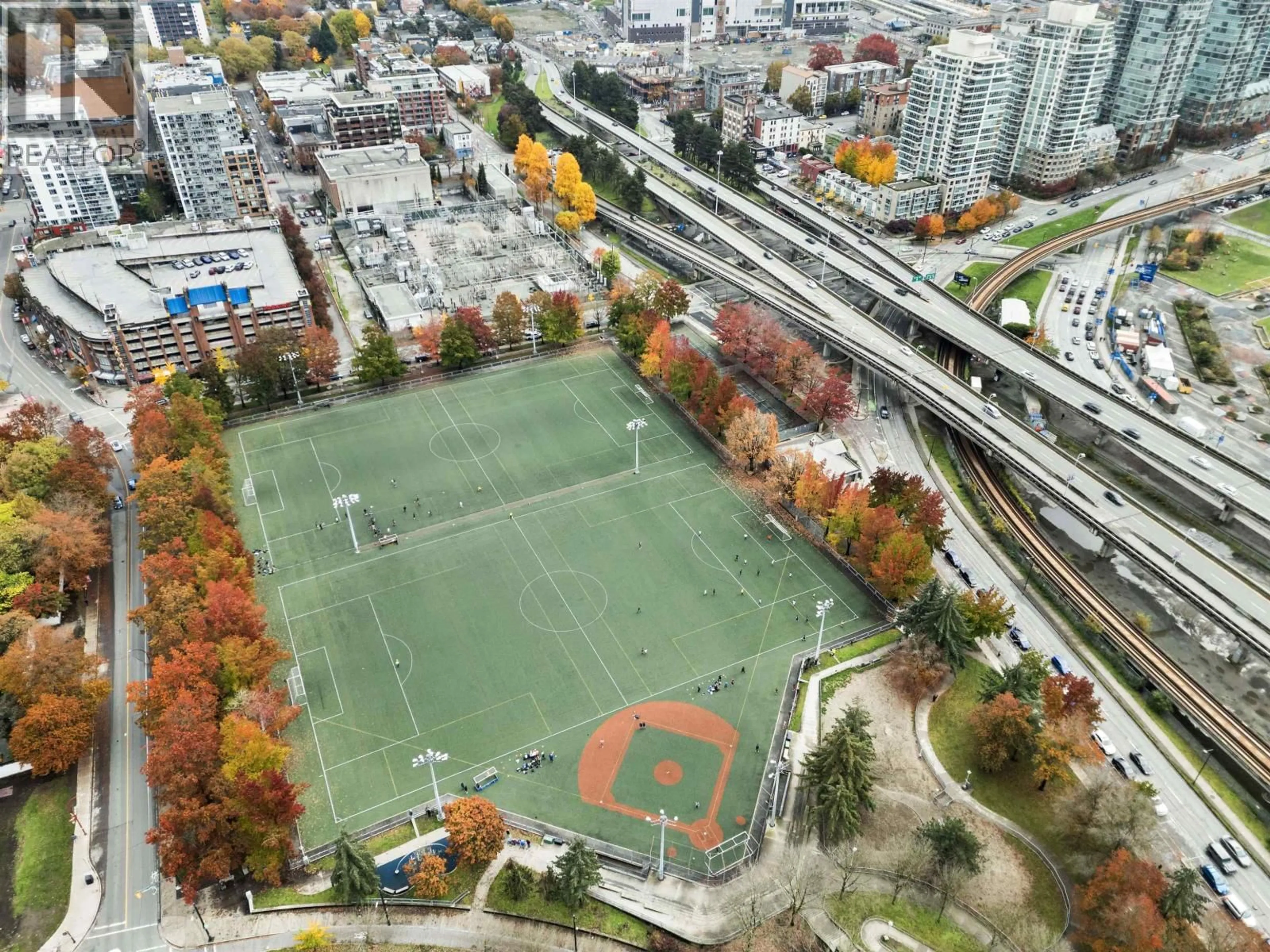A pic from outside/outdoor area/front of a property/back of a property/a pic from drone, city buildings view from balcony for 2501 - 63 KEEFER PLACE, Vancouver British Columbia V6B6N6