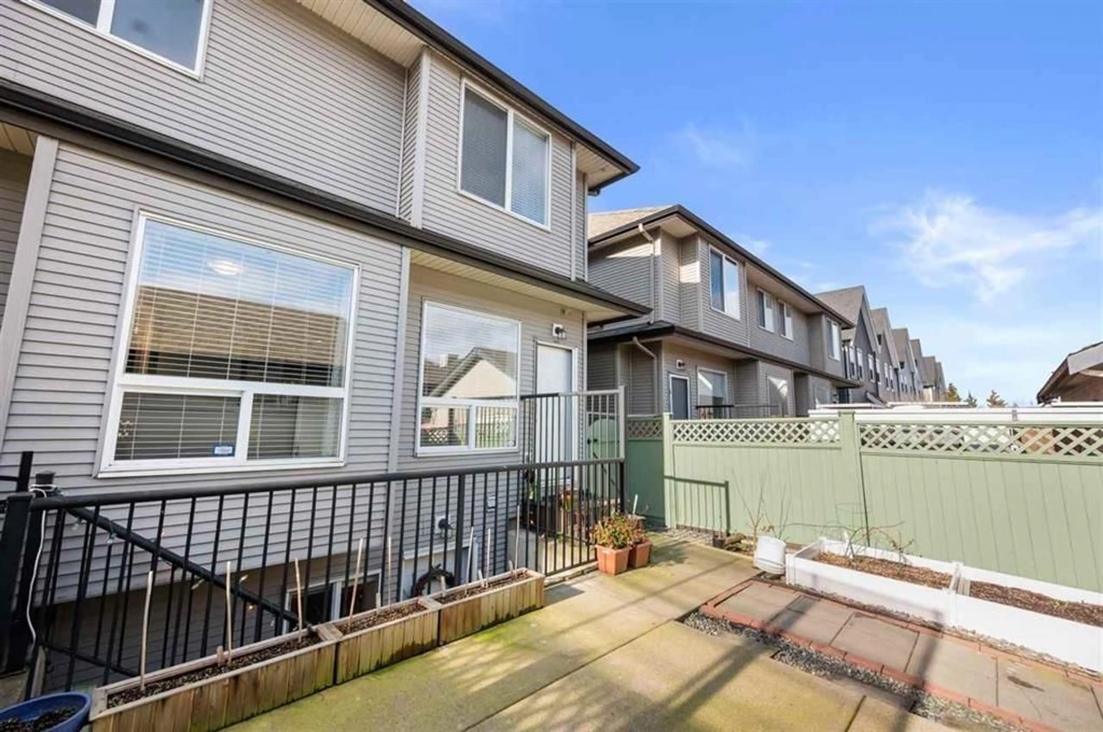 Patio, street for 7316 192, Surrey British Columbia V4N5Y4