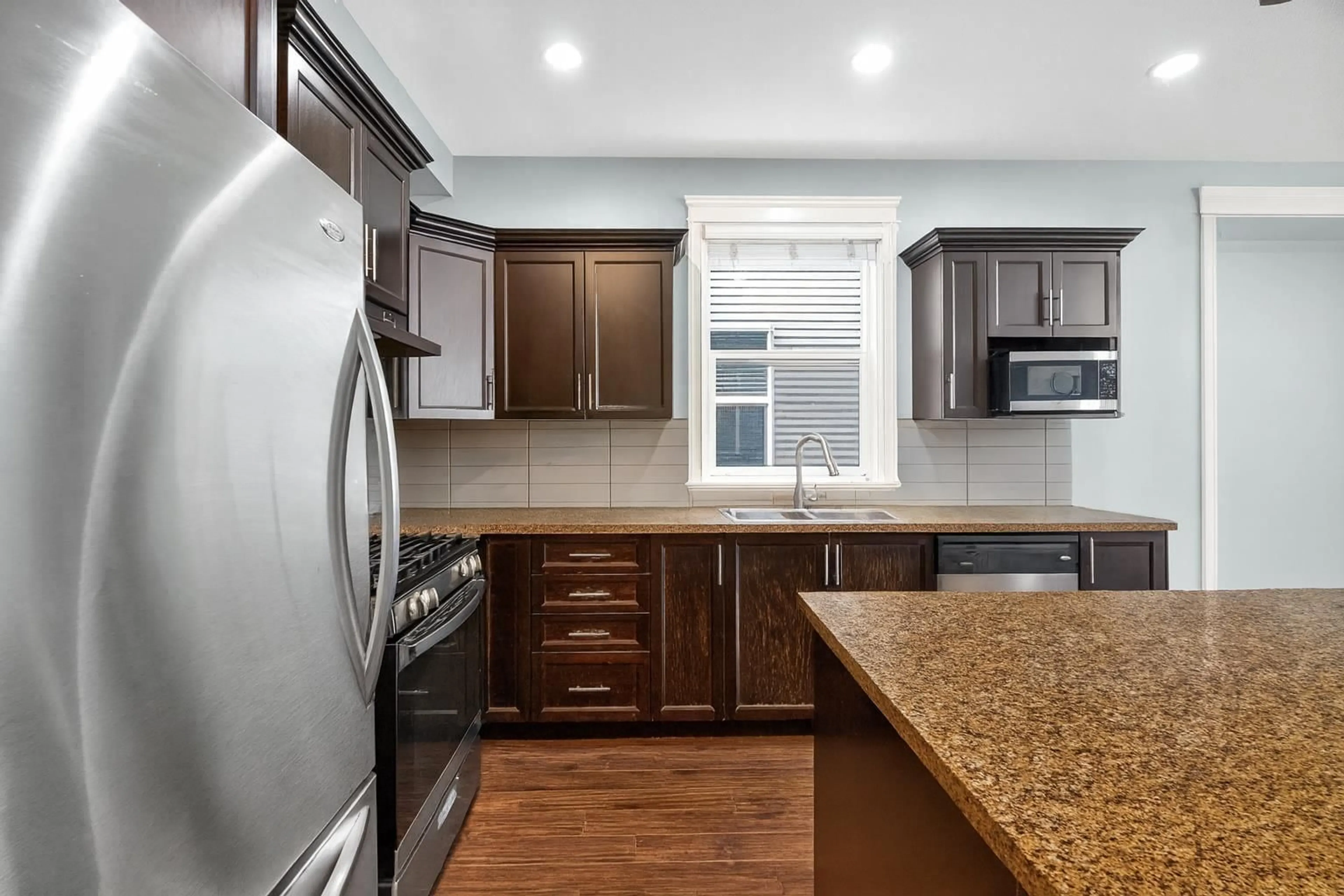 Open concept kitchen, unknown for 7316 192, Surrey British Columbia V4N5Y4