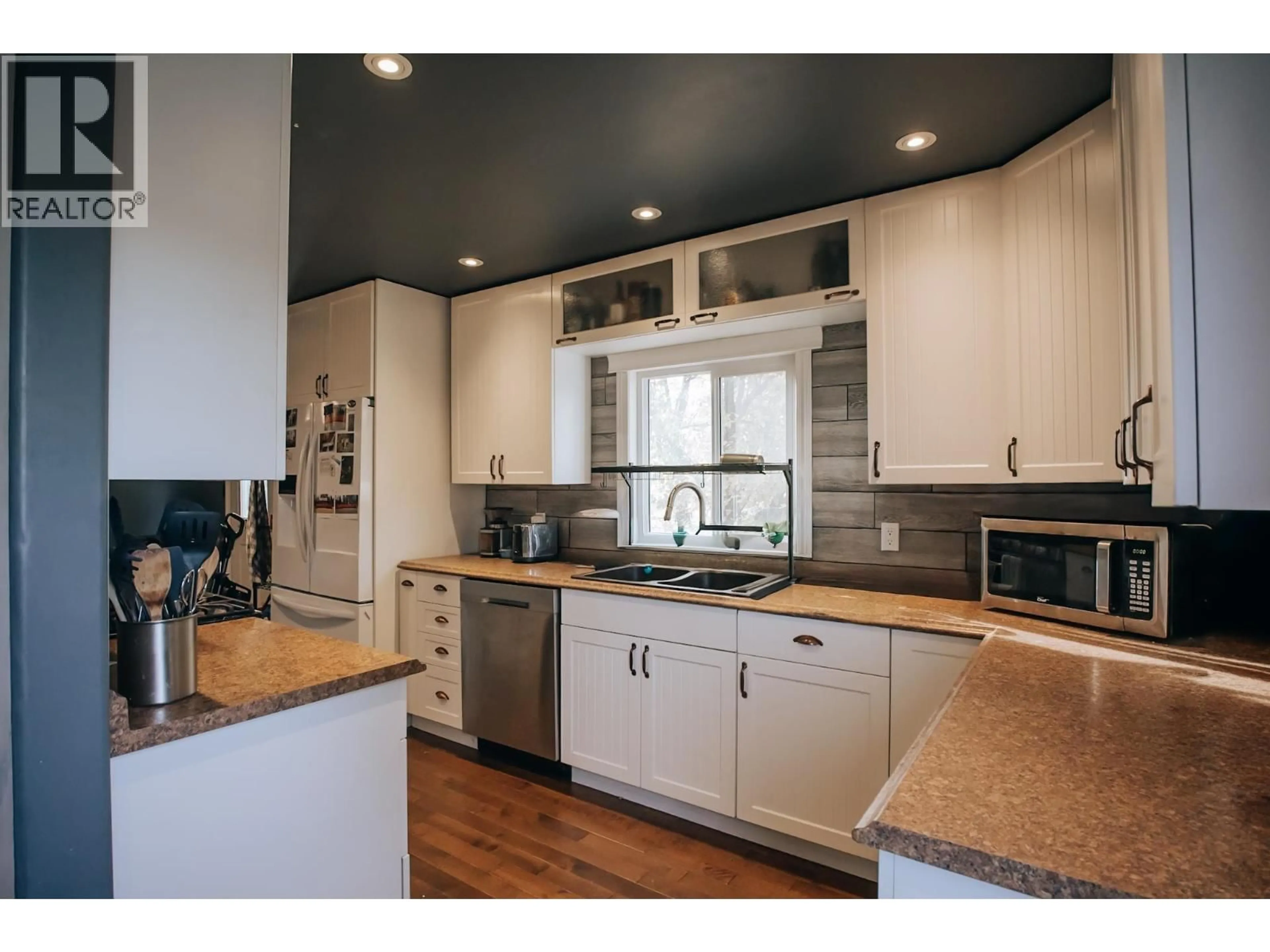 Open concept kitchen, unknown for 9004 91 AVENUE, Fort St. John British Columbia V1J4W4