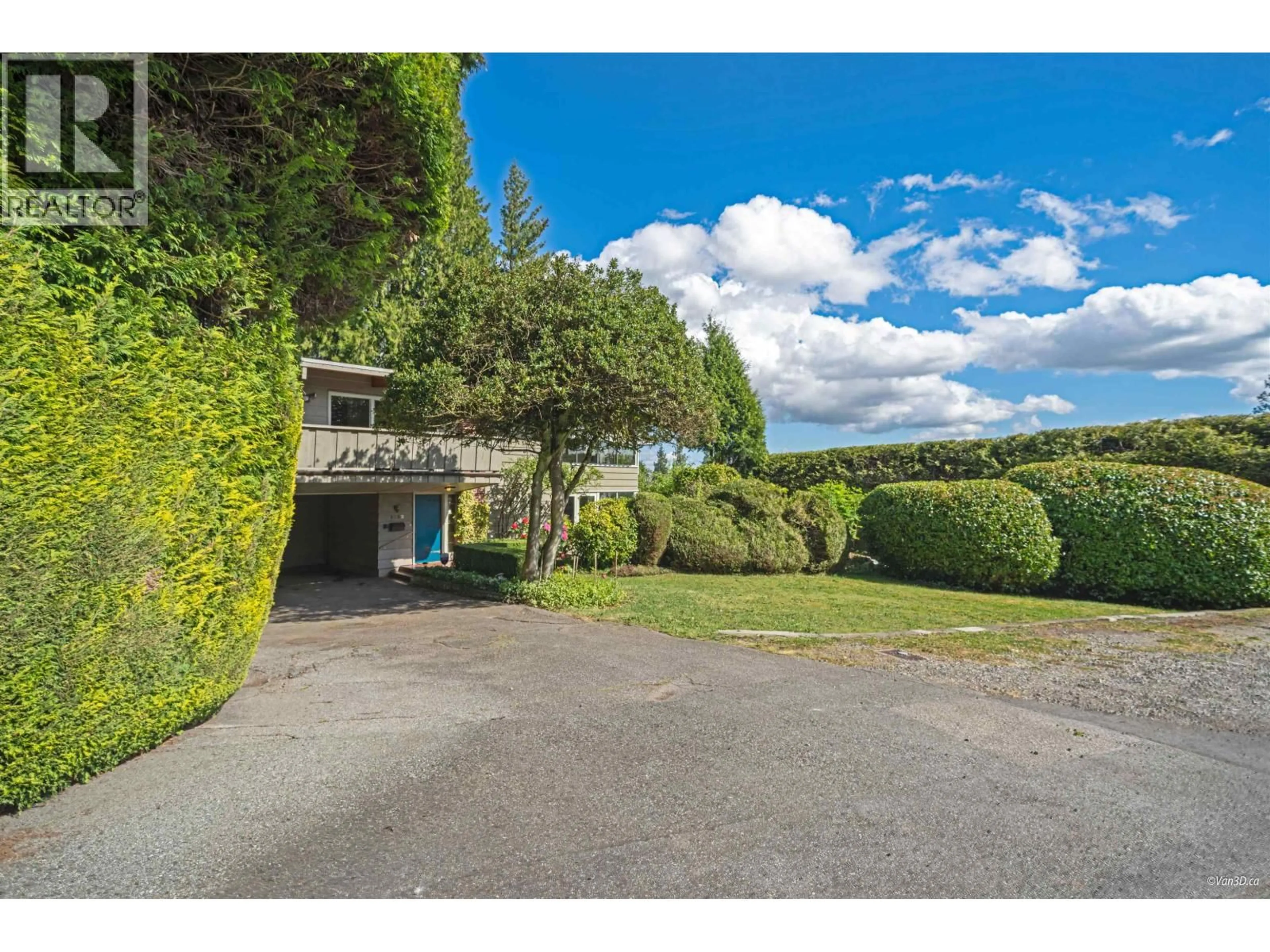 A pic from outside/outdoor area/front of a property/back of a property/a pic from drone, unknown for 1752 OTTAWA PLACE, West Vancouver British Columbia V7V2T7