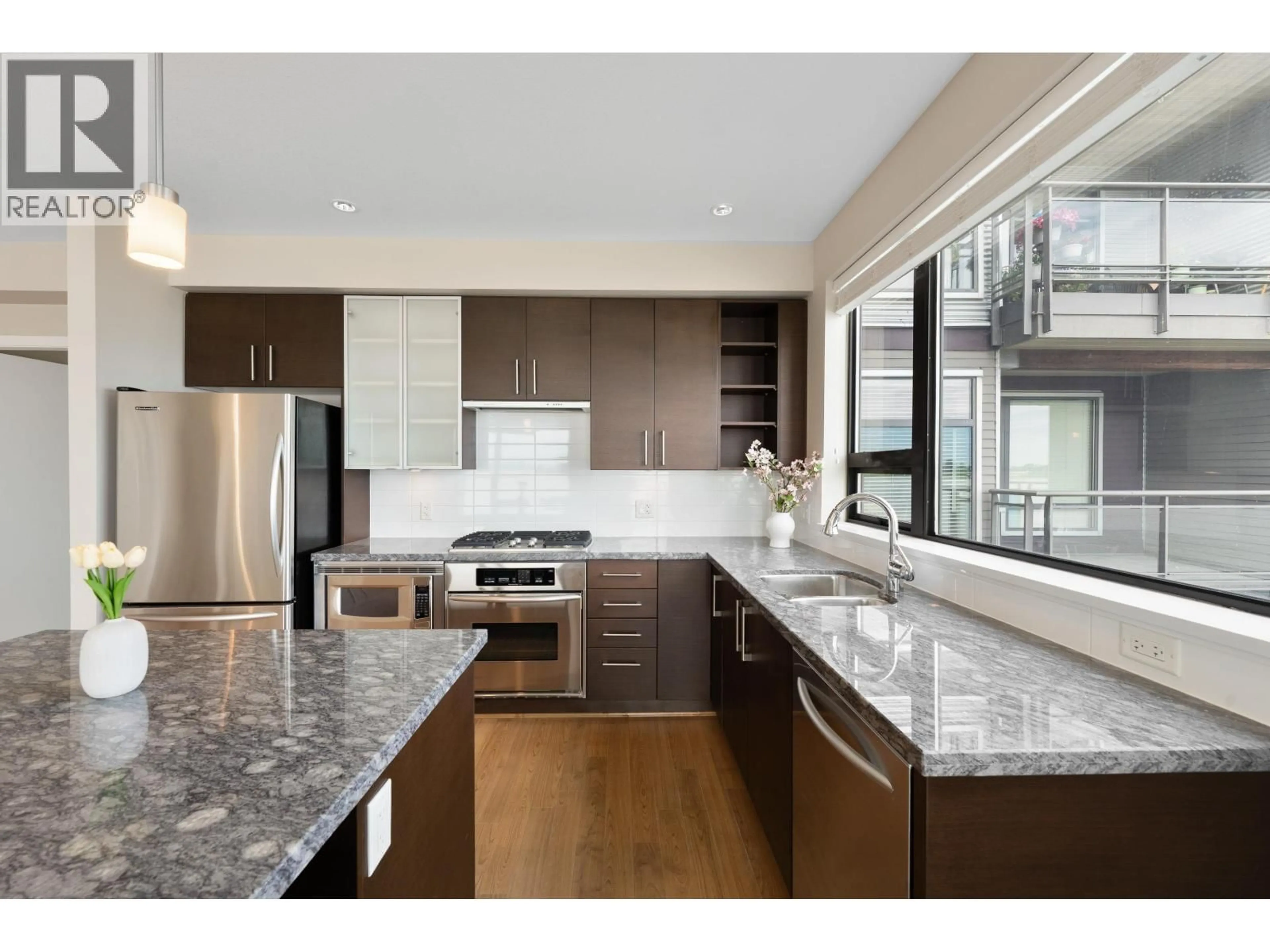Contemporary kitchen, unknown for 311 - 14300 RIVERPORT WAY, Richmond British Columbia V6W0A4