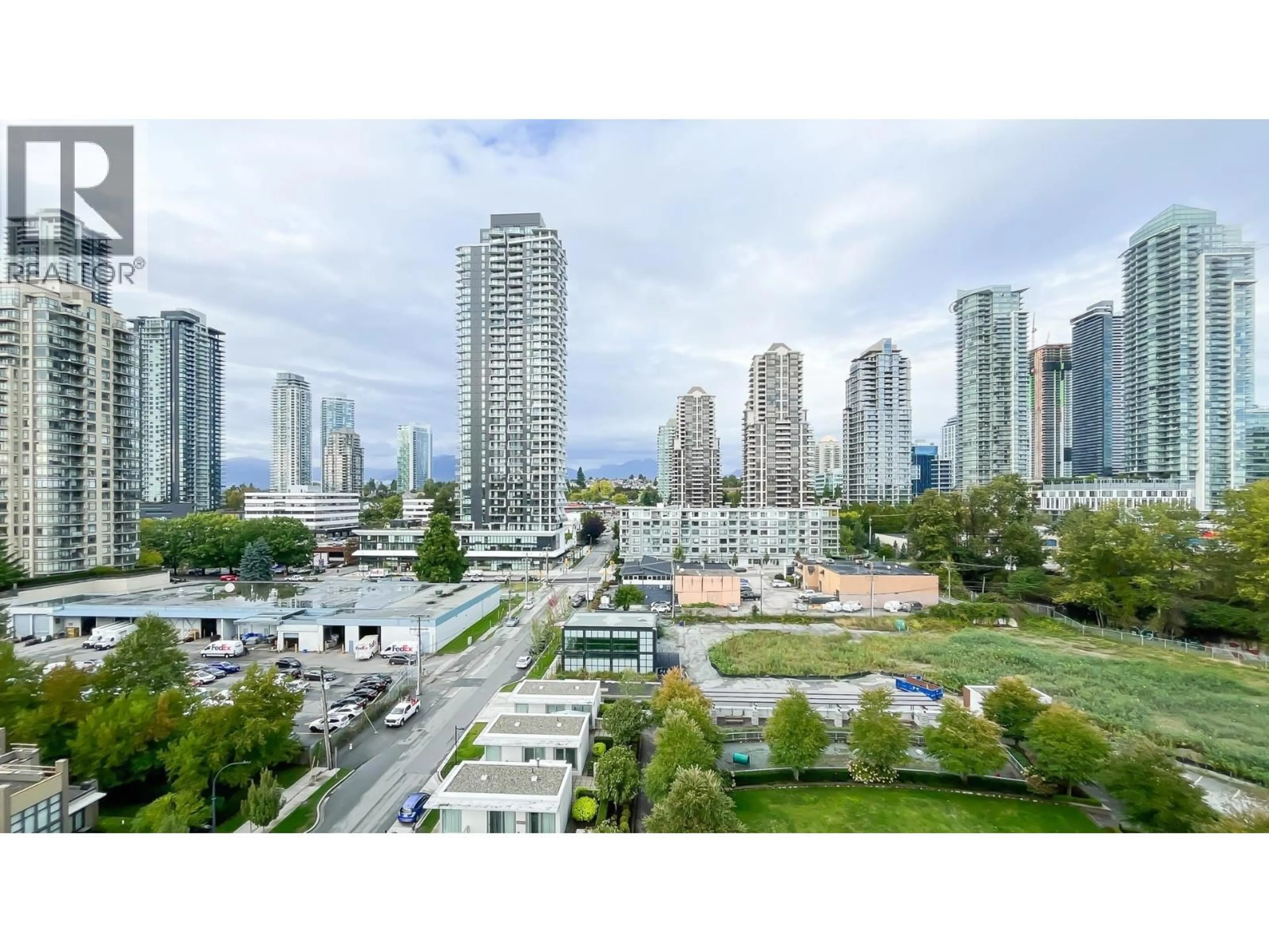 A pic from outside/outdoor area/front of a property/back of a property/a pic from drone, city buildings view from balcony for 1008 - 2388 MADISON AVENUE, Burnaby British Columbia V5C0K8