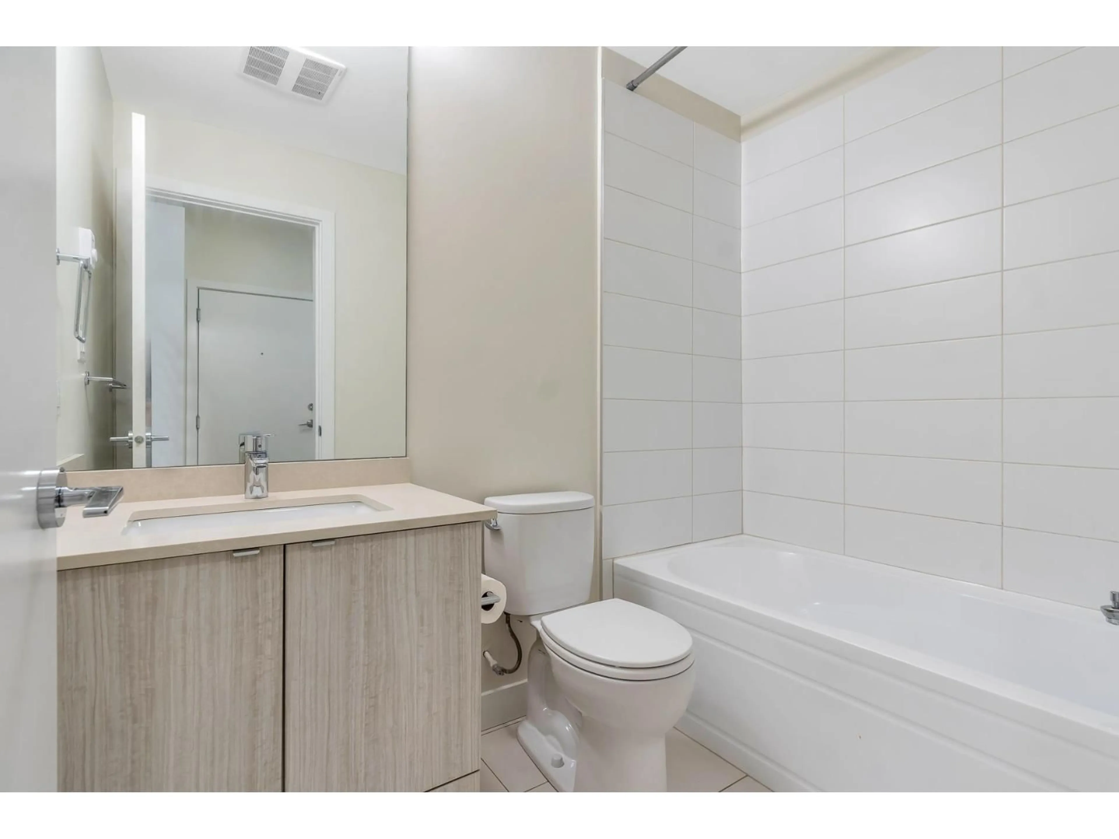 Standard bathroom, unknown for 111 - 6438 195A, Surrey British Columbia V4N6R5