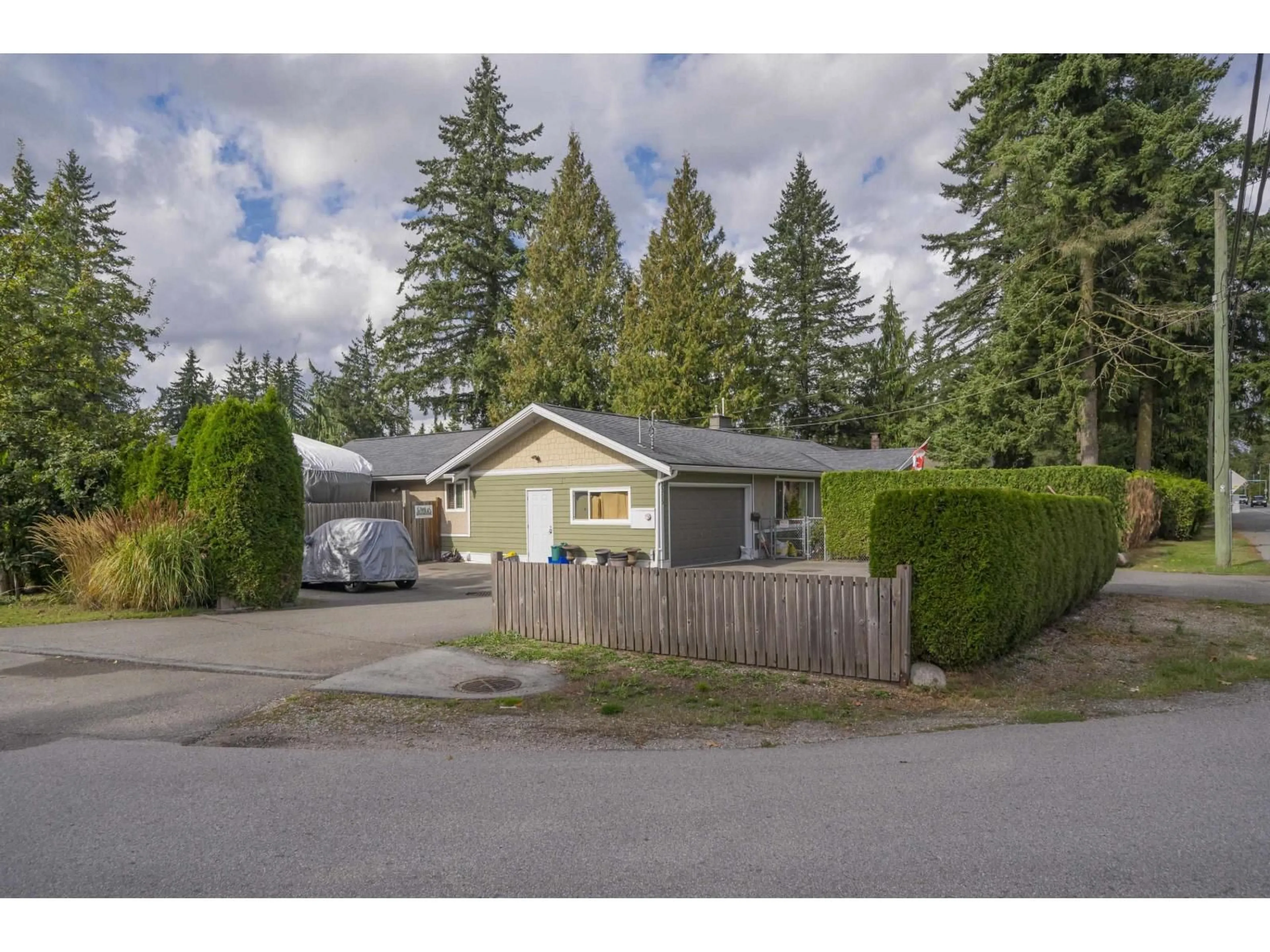 A pic from outside/outdoor area/front of a property/back of a property/a pic from drone, street for 3353 200, Langley British Columbia V3A4W5