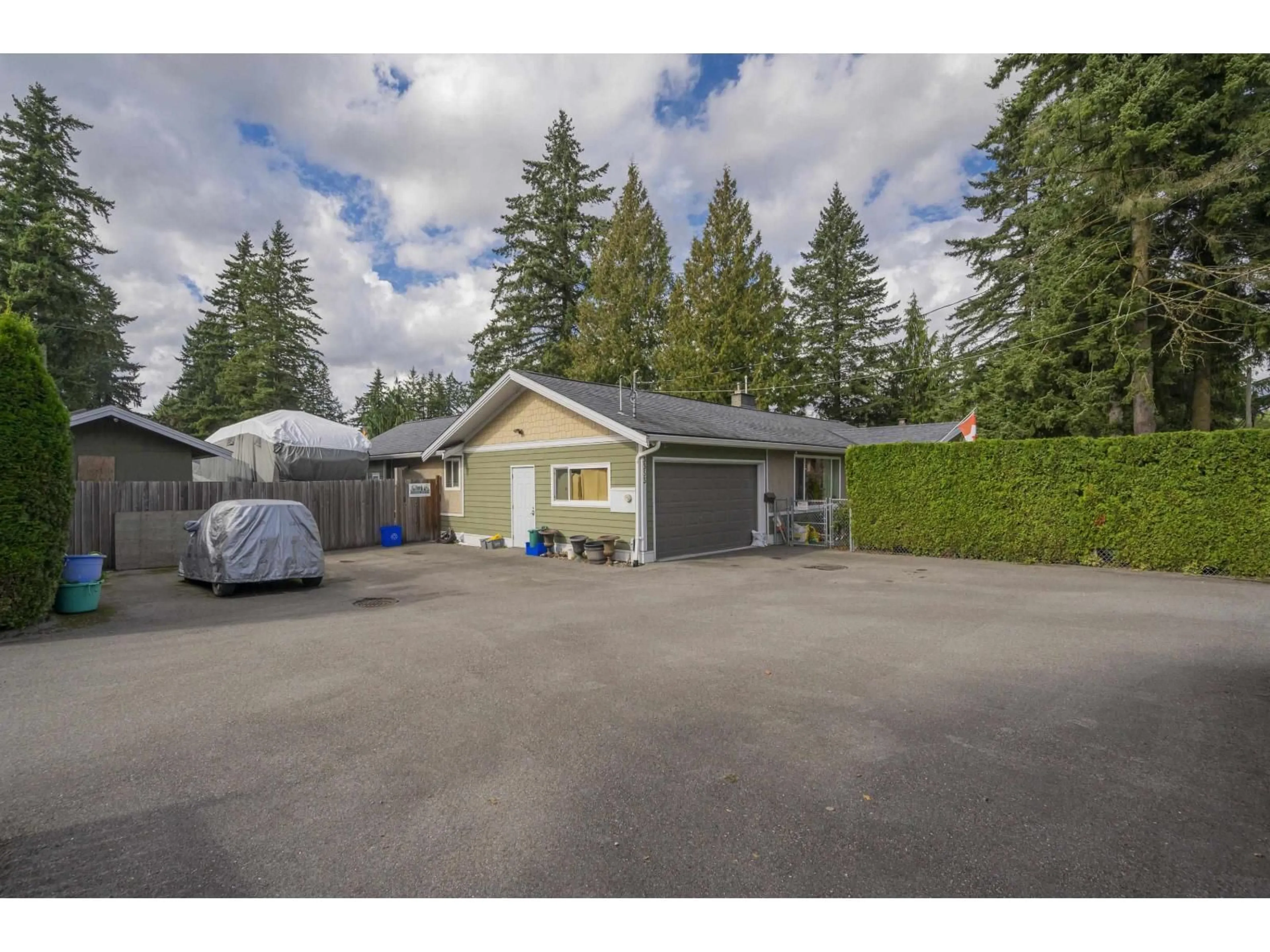 A pic from outside/outdoor area/front of a property/back of a property/a pic from drone, street for 3353 200, Langley British Columbia V3A4W5
