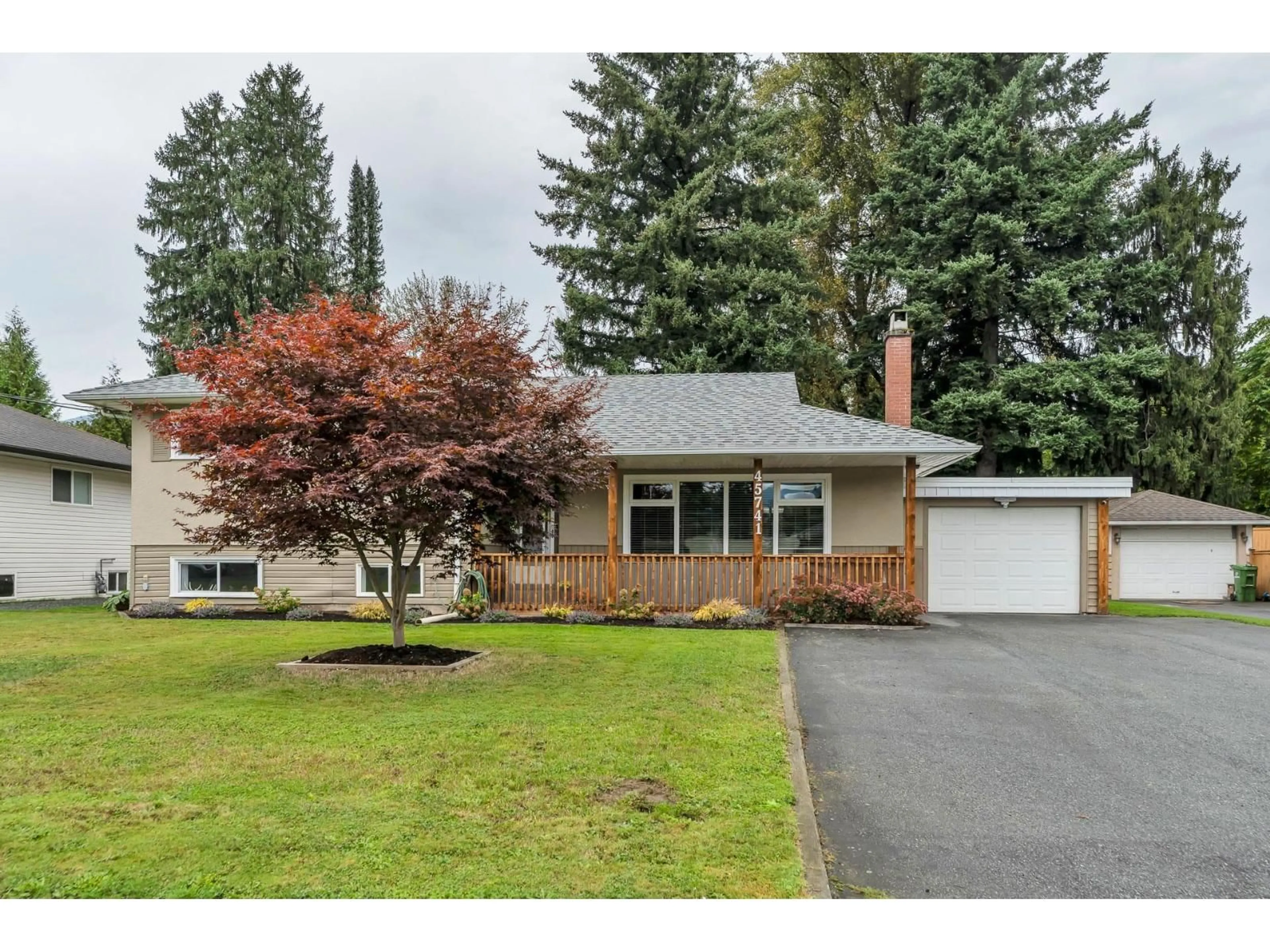 Home with vinyl exterior material, street for 45741 BERKELEY AVENUE, Chilliwack British Columbia V2P3N1