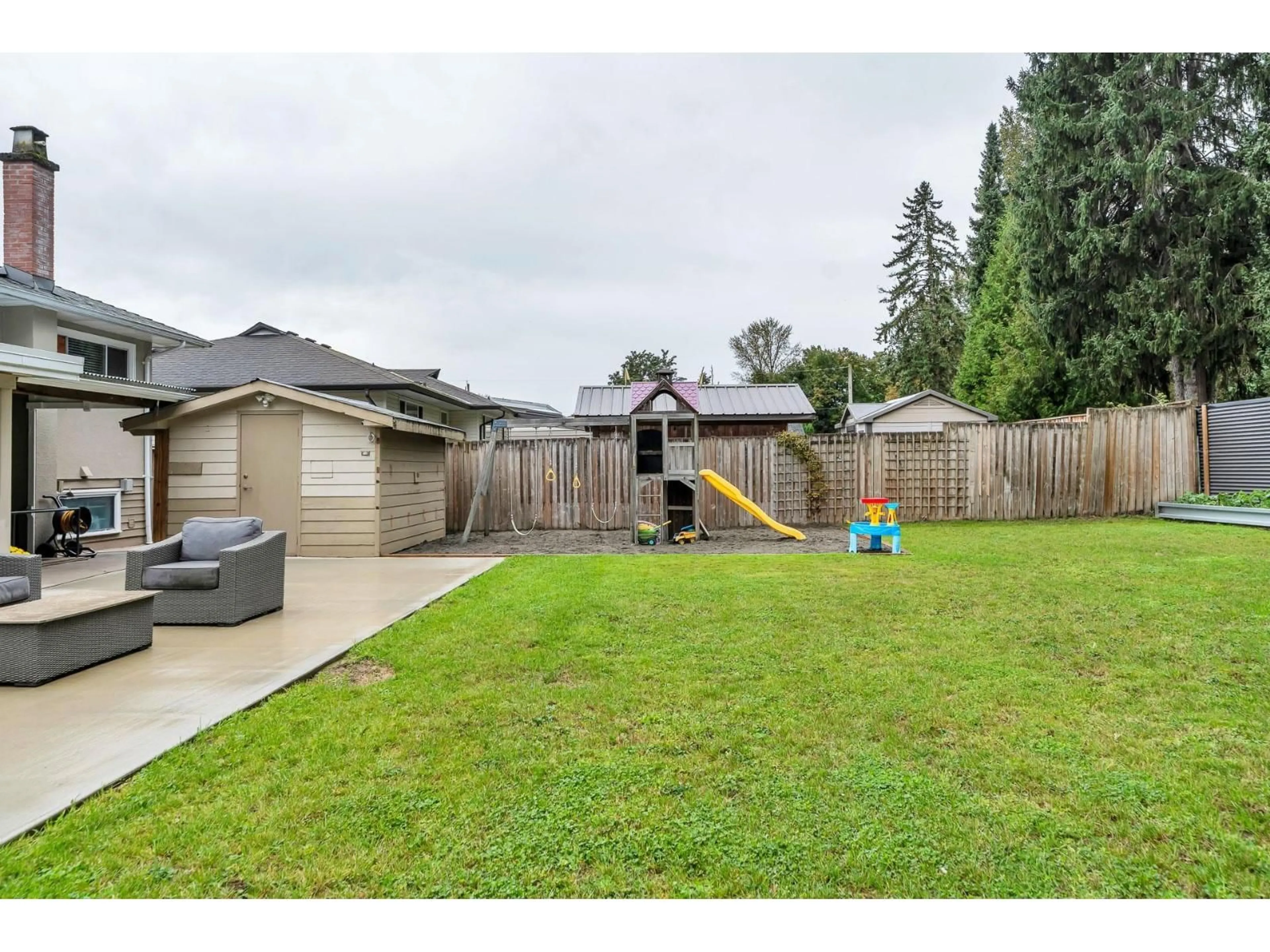 A pic from outside/outdoor area/front of a property/back of a property/a pic from drone, street for 45741 BERKELEY AVENUE, Chilliwack British Columbia V2P3N1