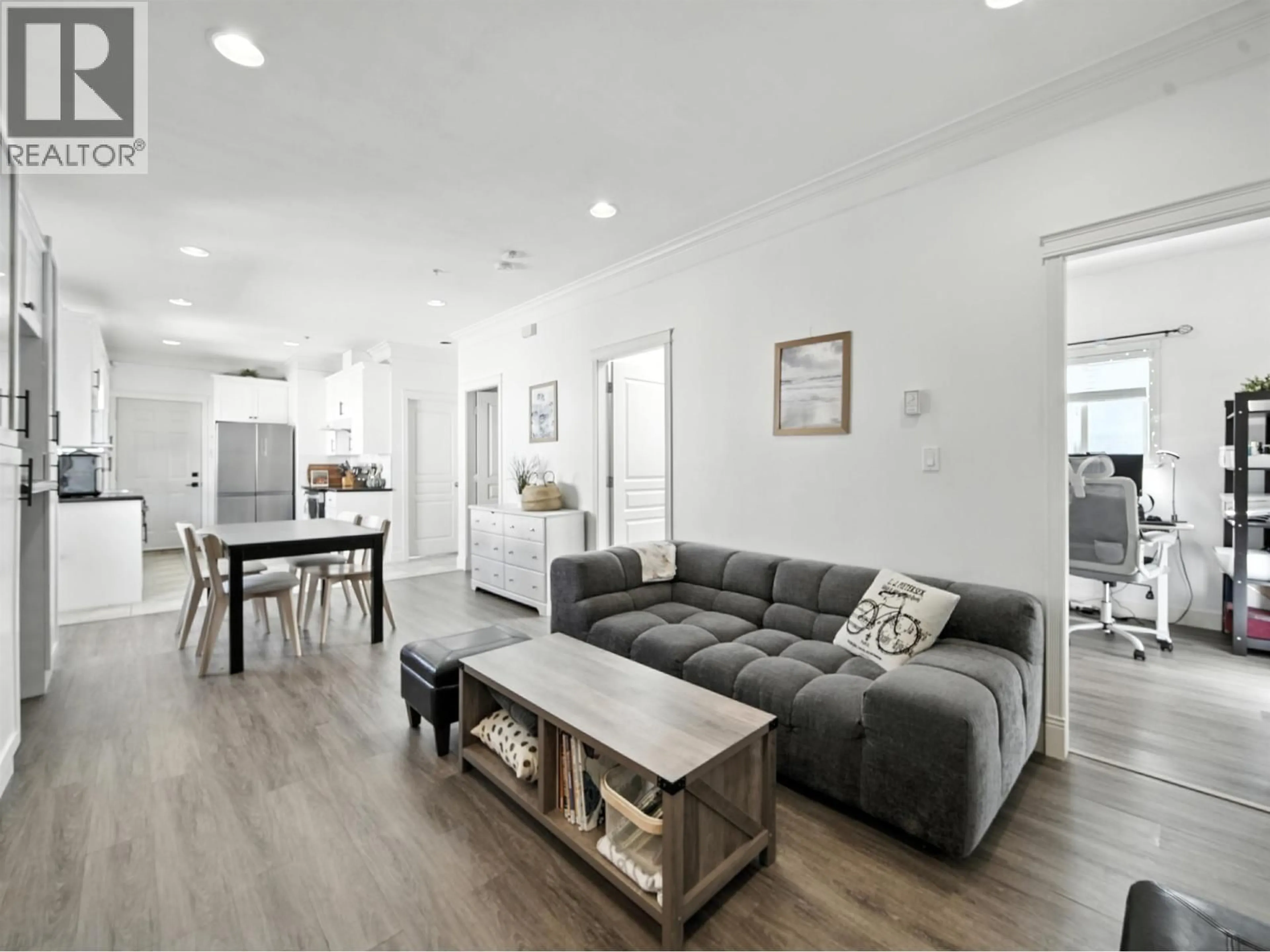 Living room with furniture, wood/laminate floor for 1430 8TH AVENUE, Vancouver British Columbia V5N1T4