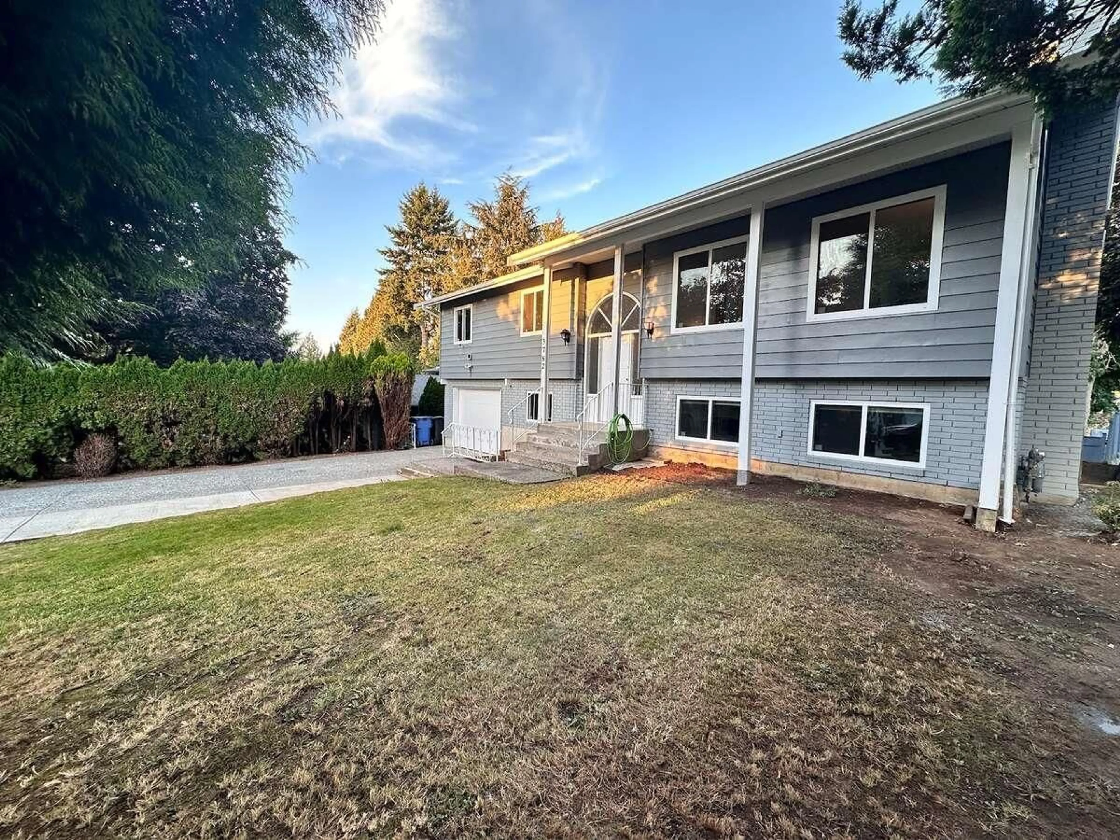 A pic from outside/outdoor area/front of a property/back of a property/a pic from drone, unknown for 3782 LINDSAY, Abbotsford British Columbia V2S7A3
