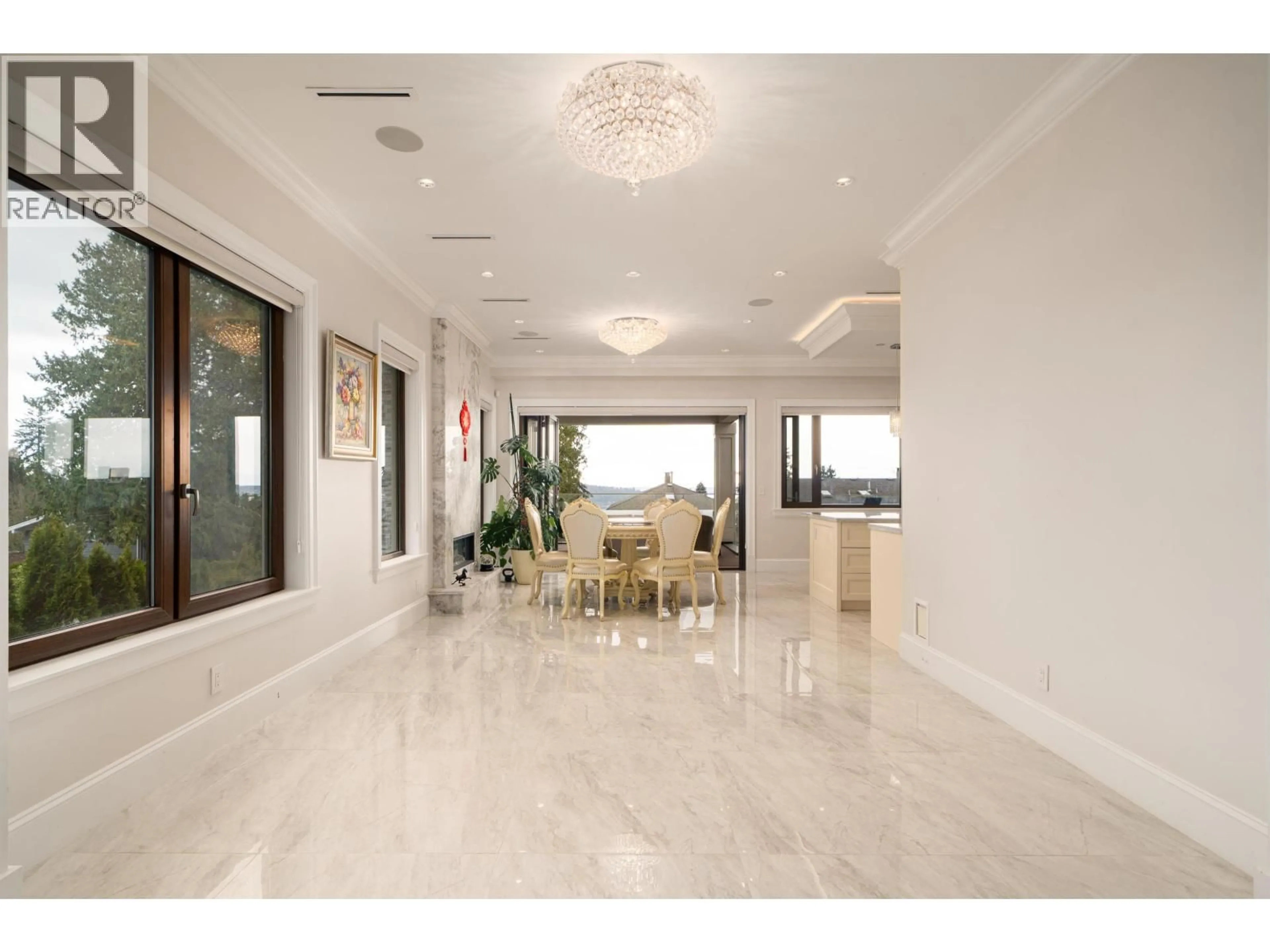 Indoor foyer for 1410 MATHERS AVENUE, West Vancouver British Columbia V7T2G7