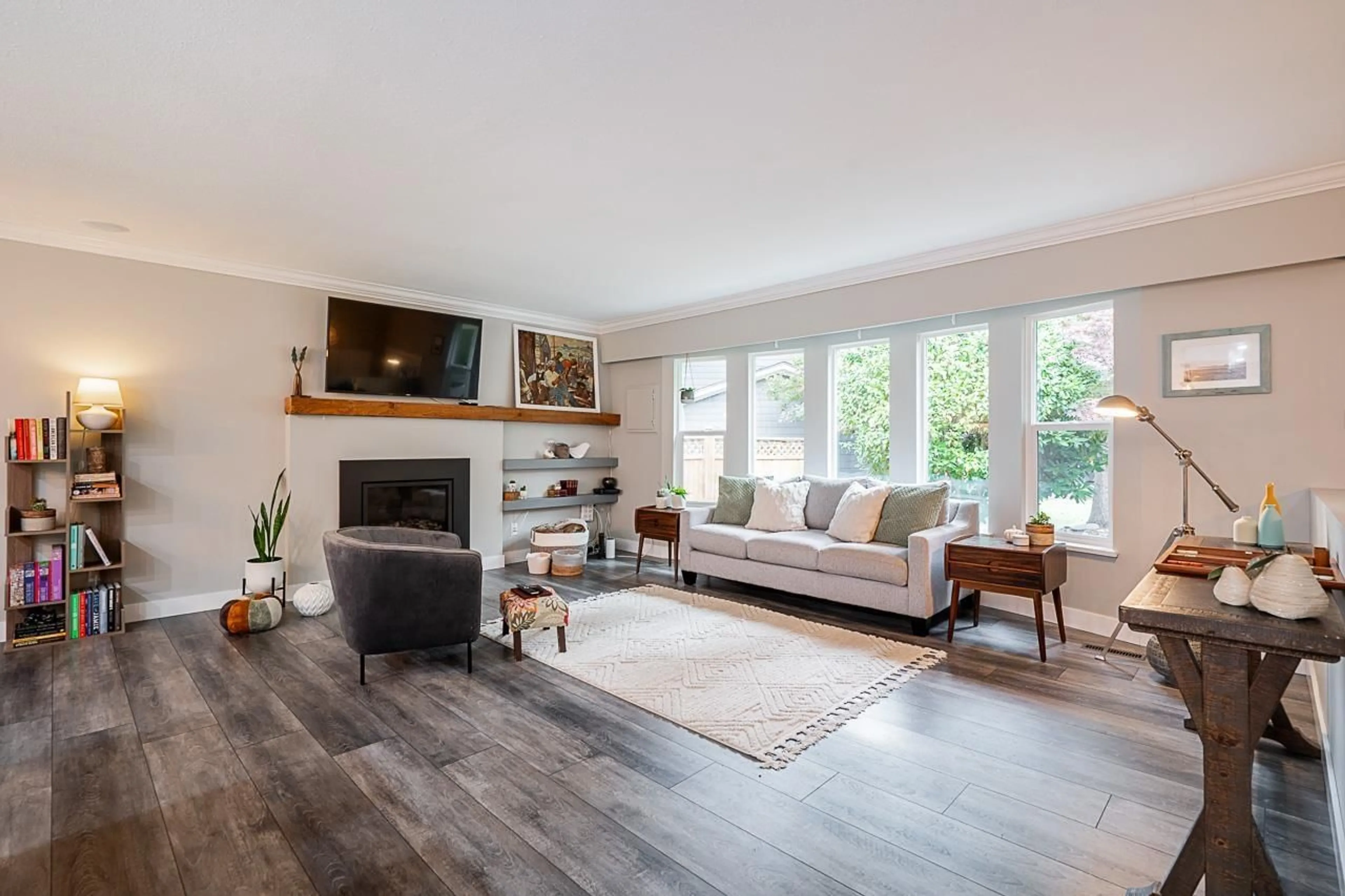 Living room with furniture, wood/laminate floor for 18232 SHETLAND, Surrey British Columbia V3S5C5