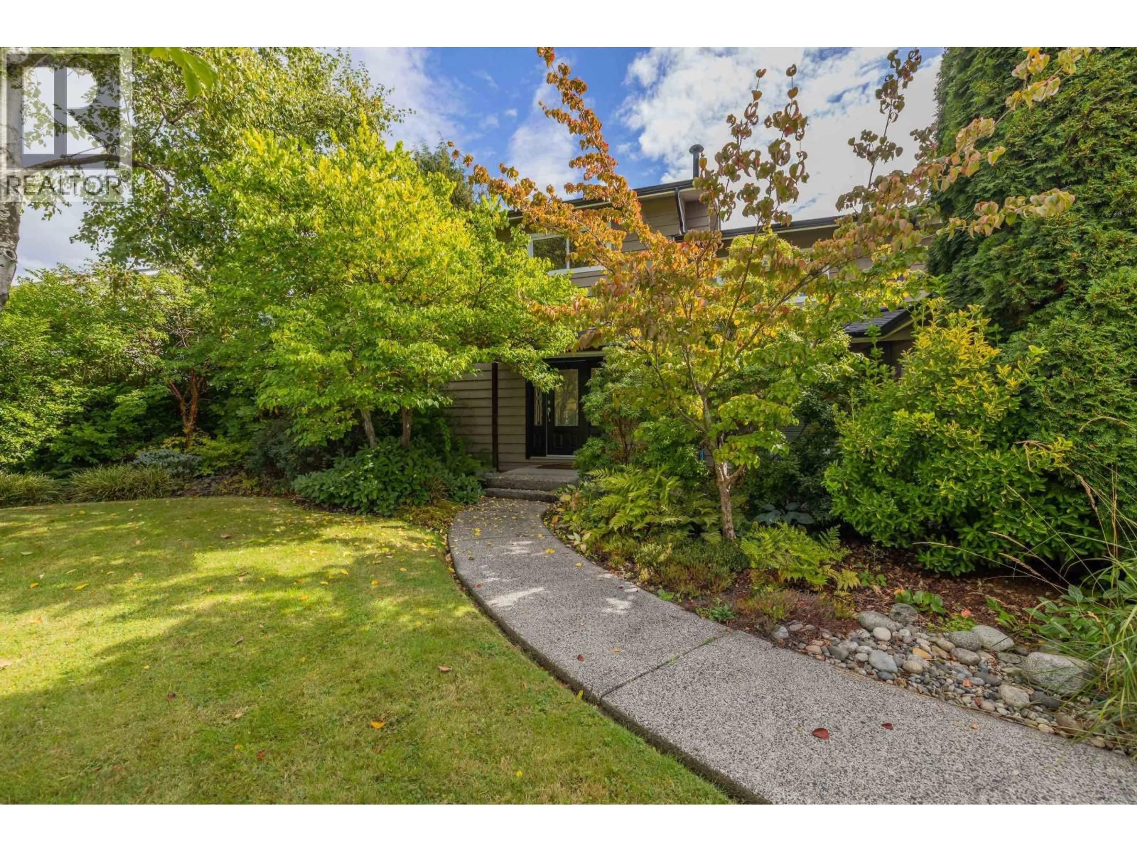 A pic from outside/outdoor area/front of a property/back of a property/a pic from drone, unknown for 5164 CENTRAL AVENUE, Delta British Columbia V4K2H2