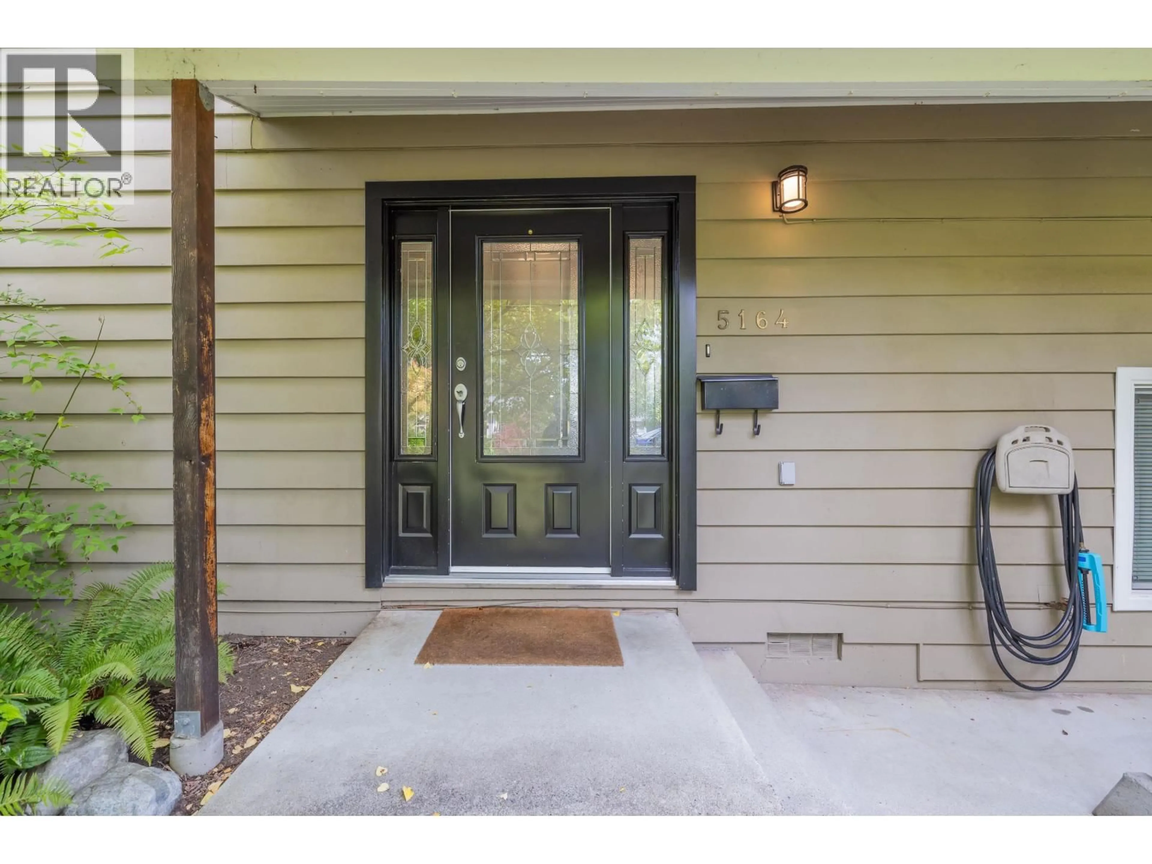 Indoor entryway for 5164 CENTRAL AVENUE, Delta British Columbia V4K2H2