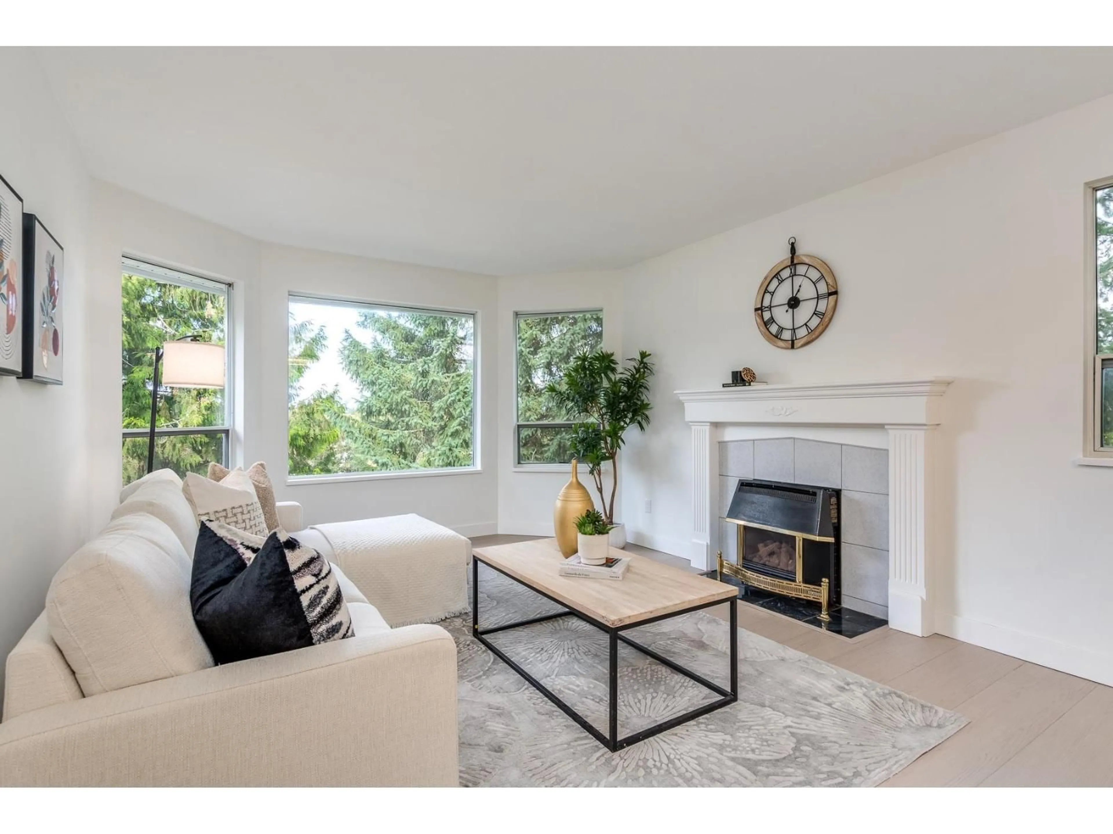 Living room with furniture, unknown for 33565 MCCALLUM, Abbotsford British Columbia V2S7B6