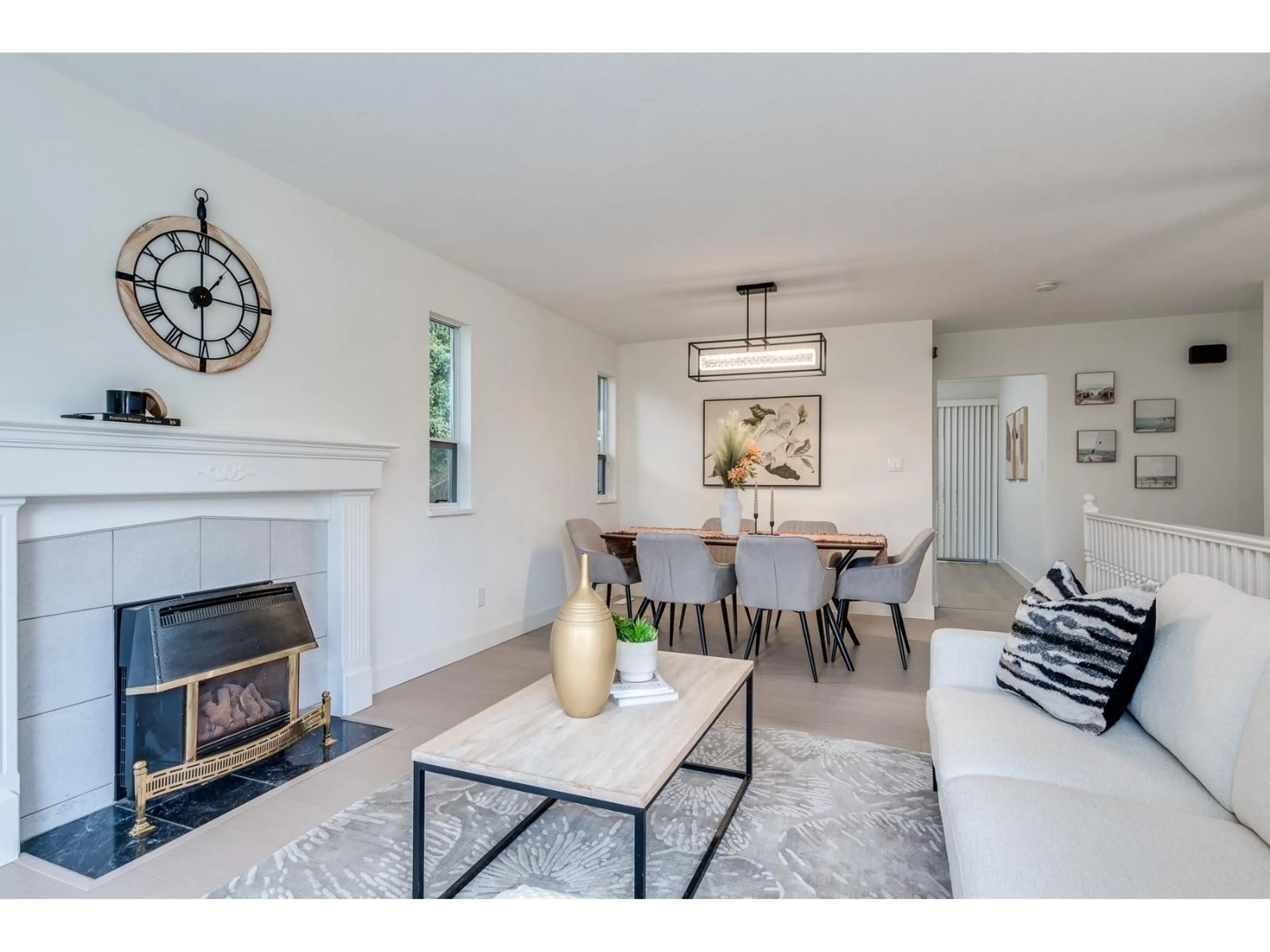 Living room with furniture, unknown for 33565 MCCALLUM, Abbotsford British Columbia V2S7B6