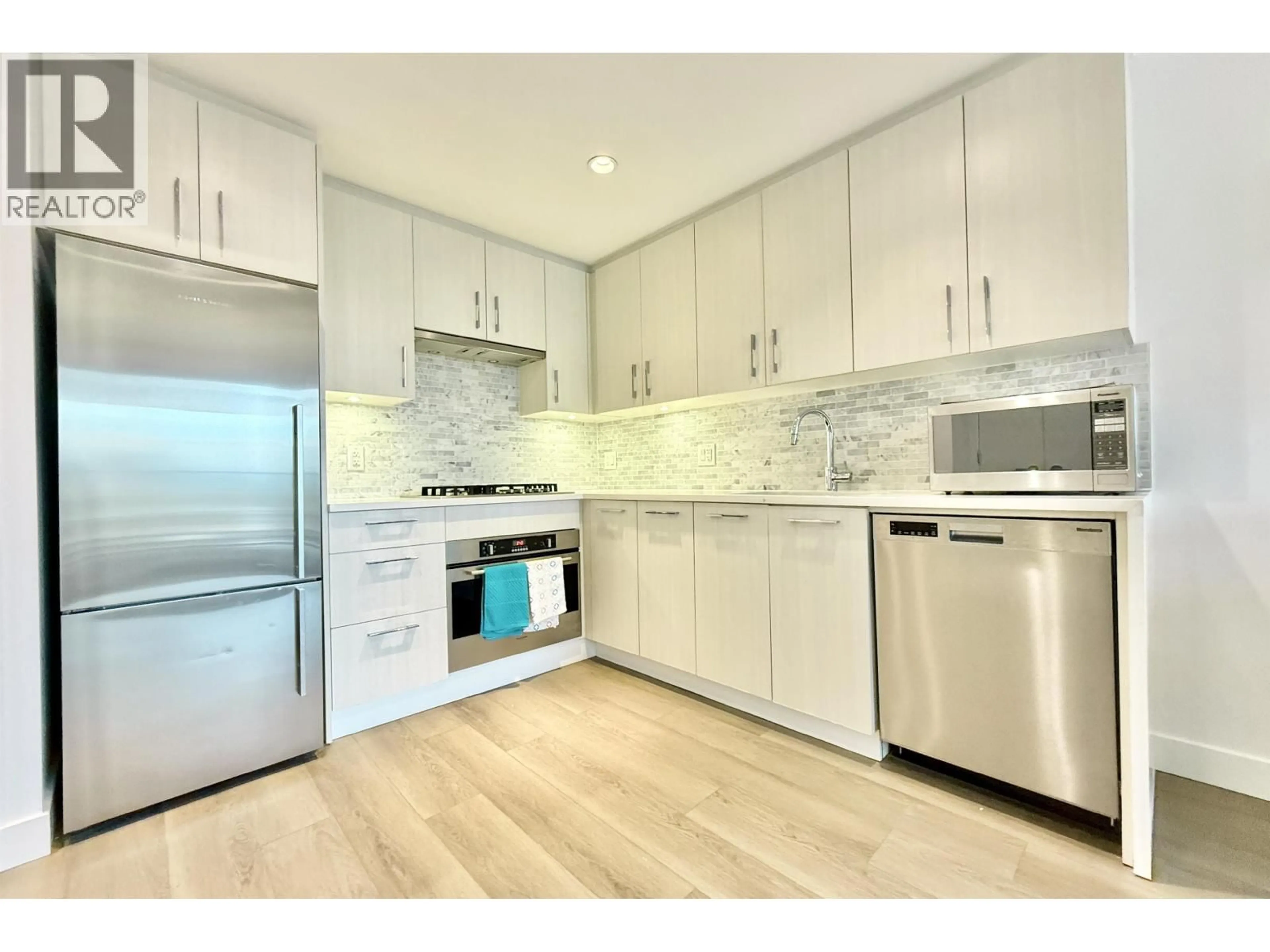 Unknown for 702 - 518 WHITING WAY, Coquitlam British Columbia V3J0H7