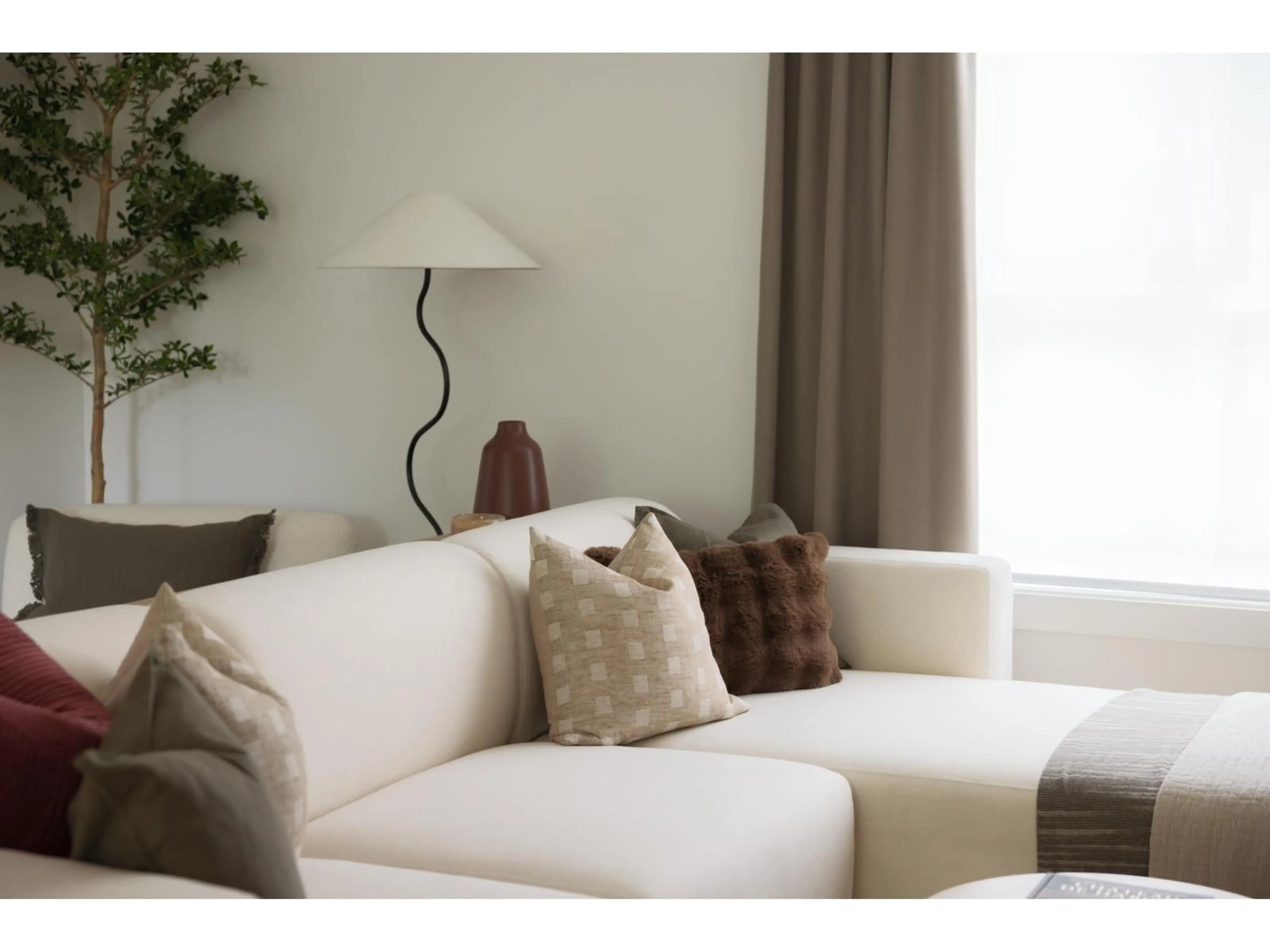 Living room with furniture, unknown for 4 - 6887 204A, Langley British Columbia V2Y1P8