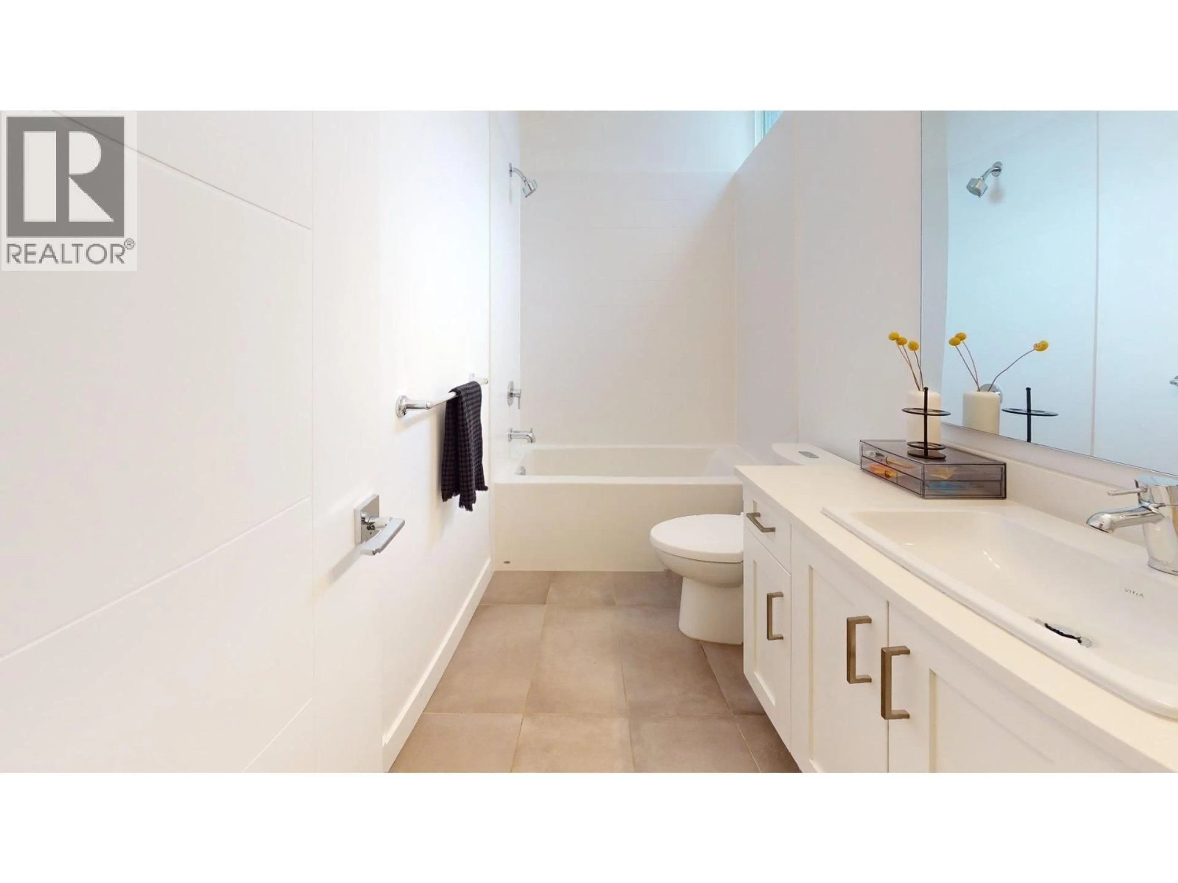 Standard bathroom, ceramic/tile floor for 39212 CARDINAL DRIVE, Squamish British Columbia V8B0H3