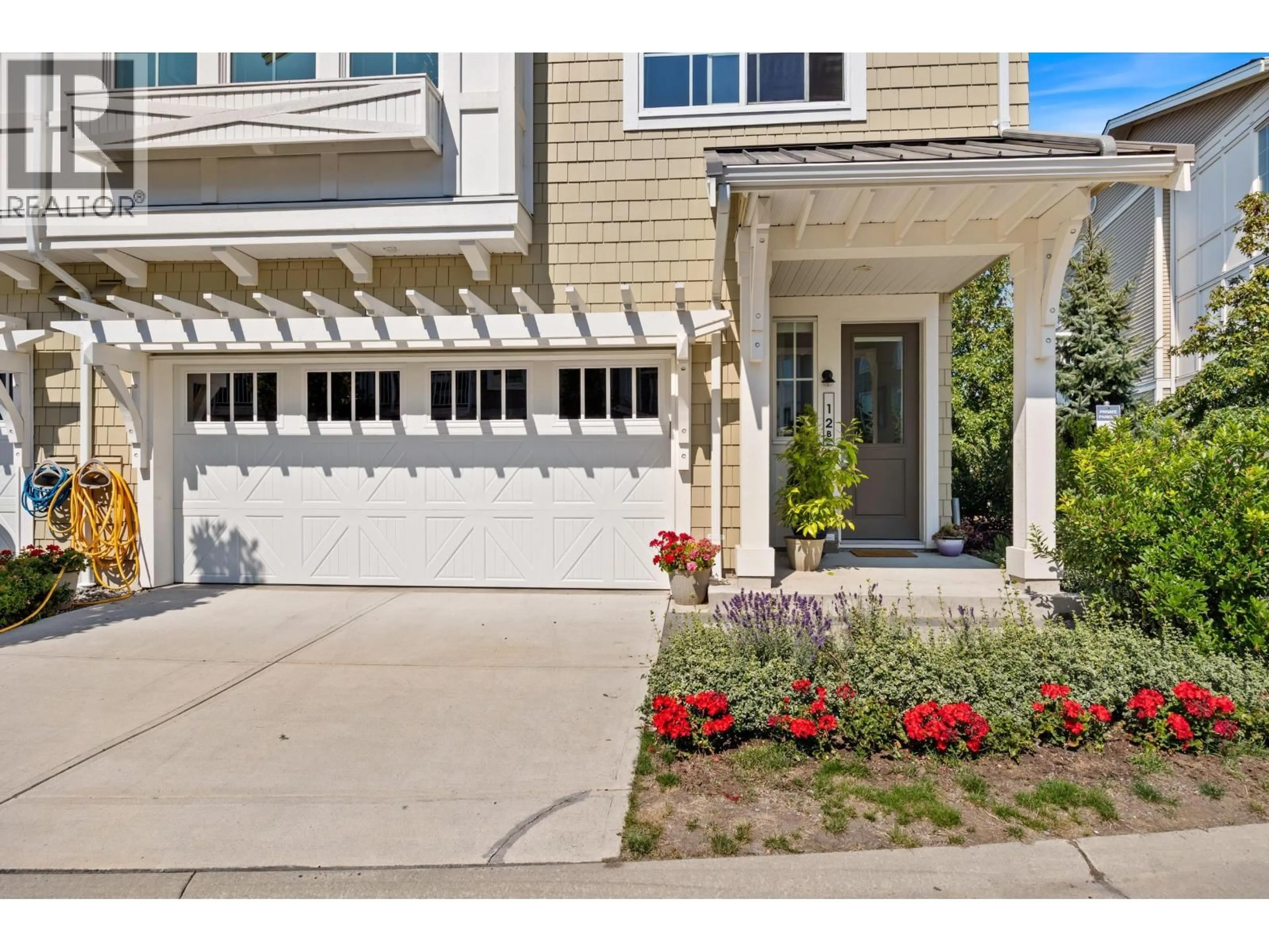 Indoor entryway for 12B - 5551 ADMIRAL WAY, Ladner British Columbia V4K0C9