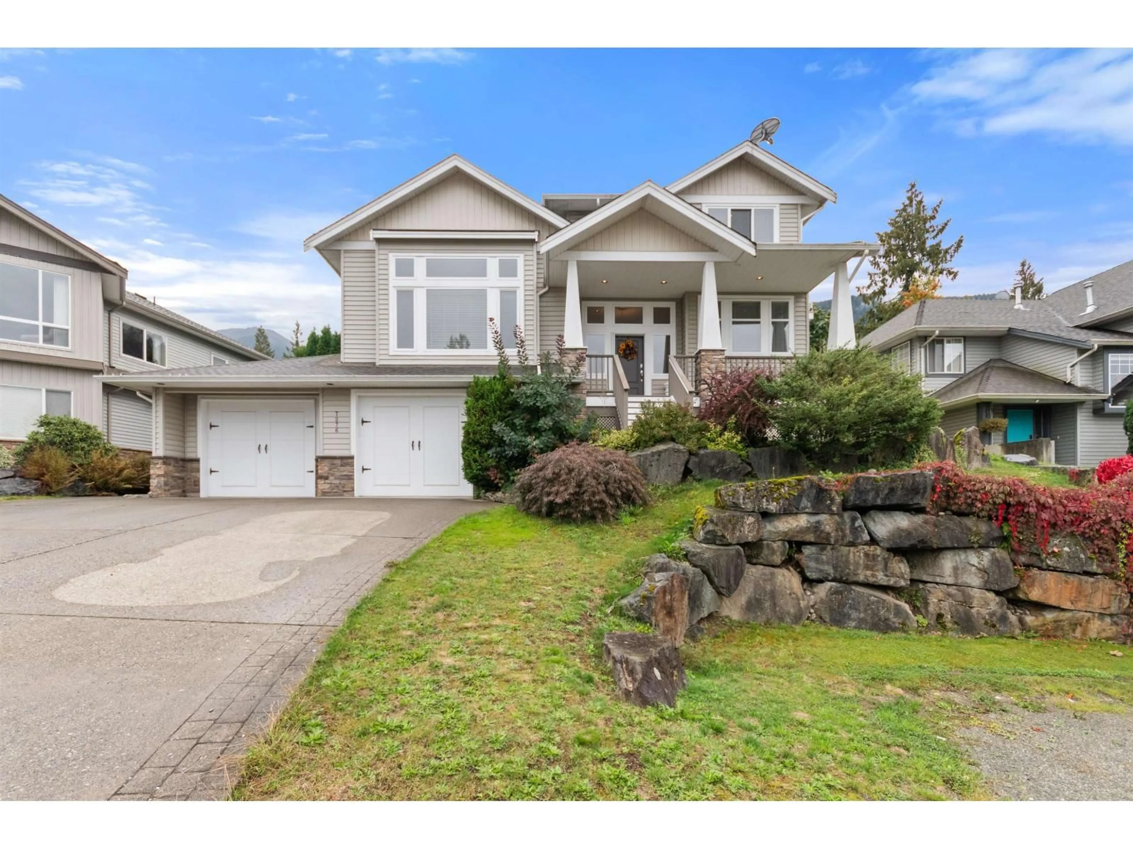 Home with vinyl exterior material, street for 7276 BRYANT PLACE, Chilliwack British Columbia V4Z1K4