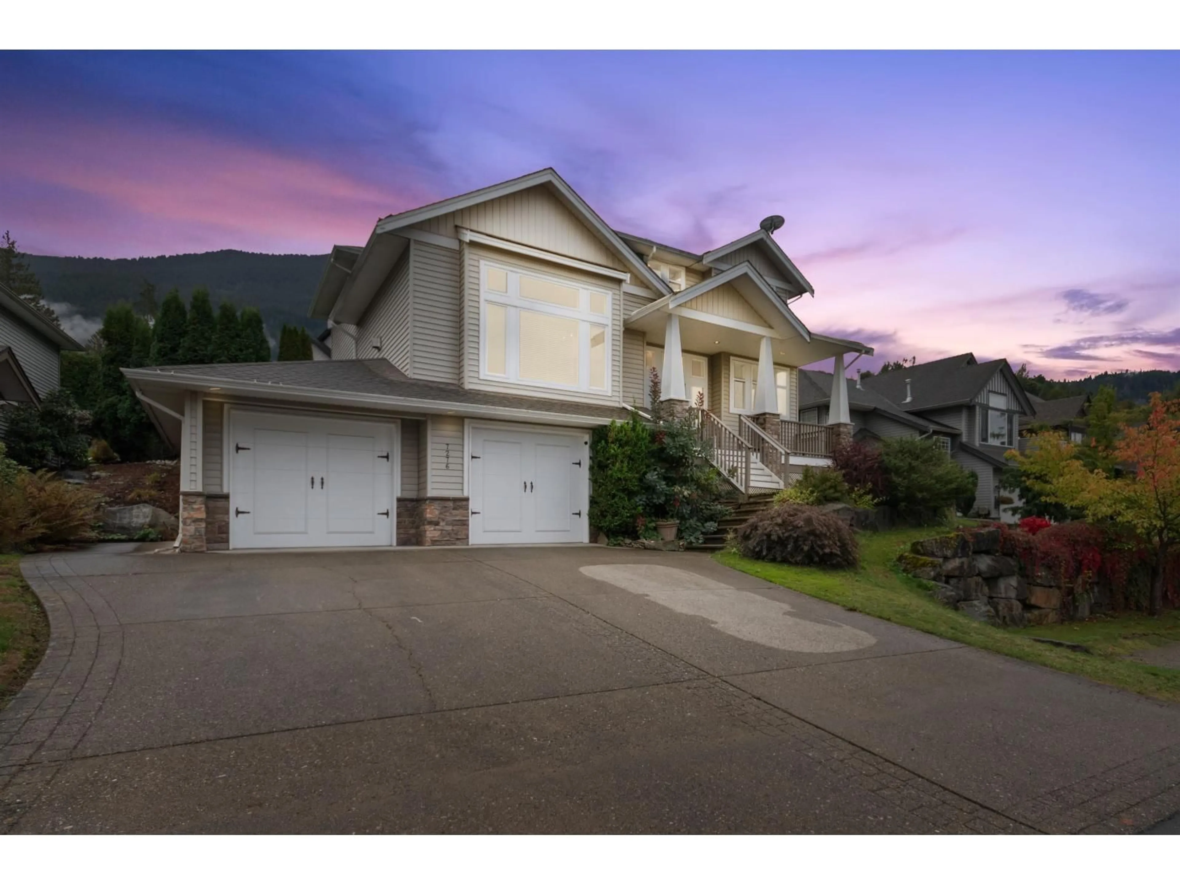 Home with vinyl exterior material, street for 7276 BRYANT PLACE, Chilliwack British Columbia V4Z1K4