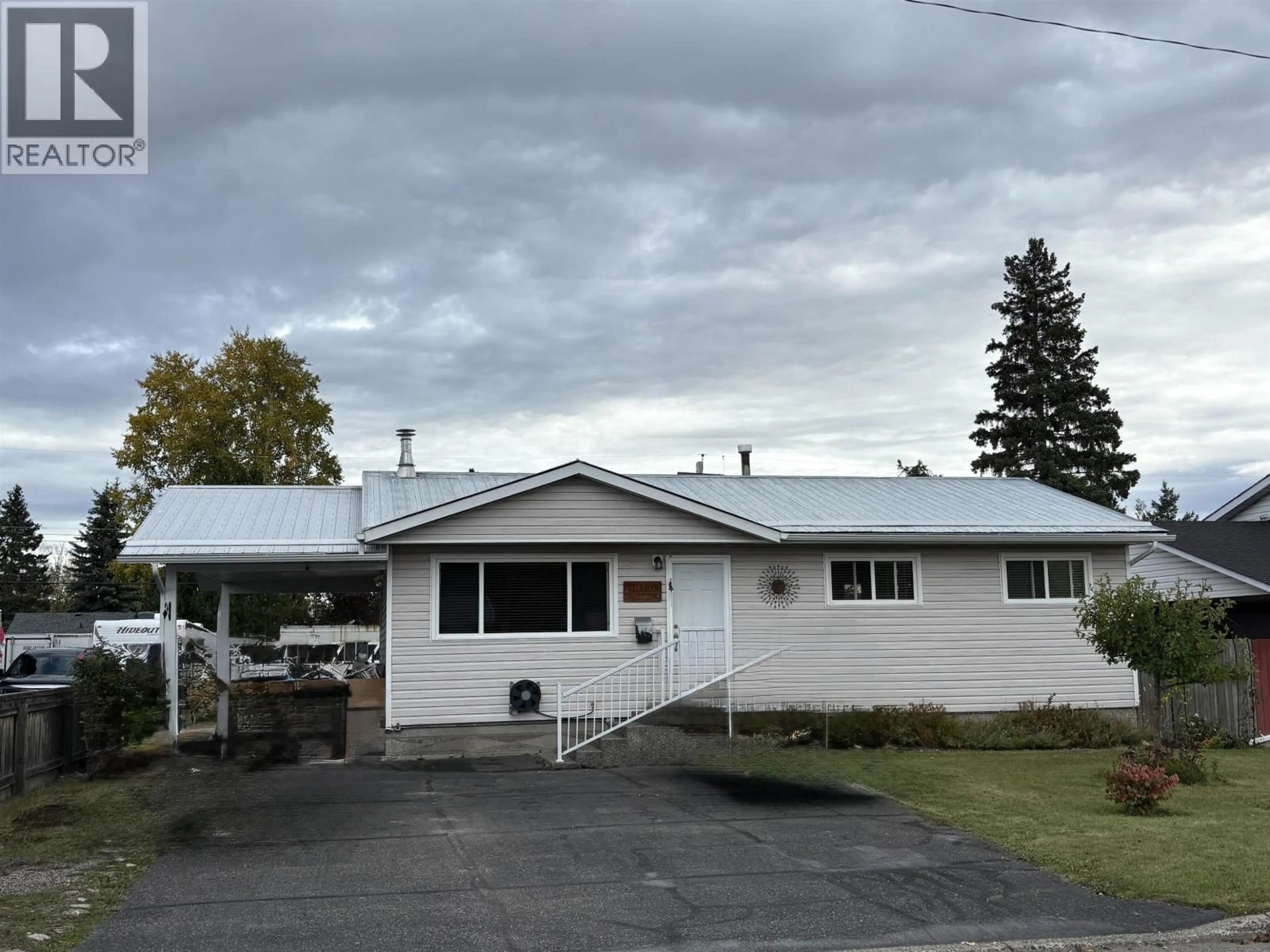 Home with vinyl exterior material, street for 298 QUINN STREET, Prince George British Columbia V2M3J5