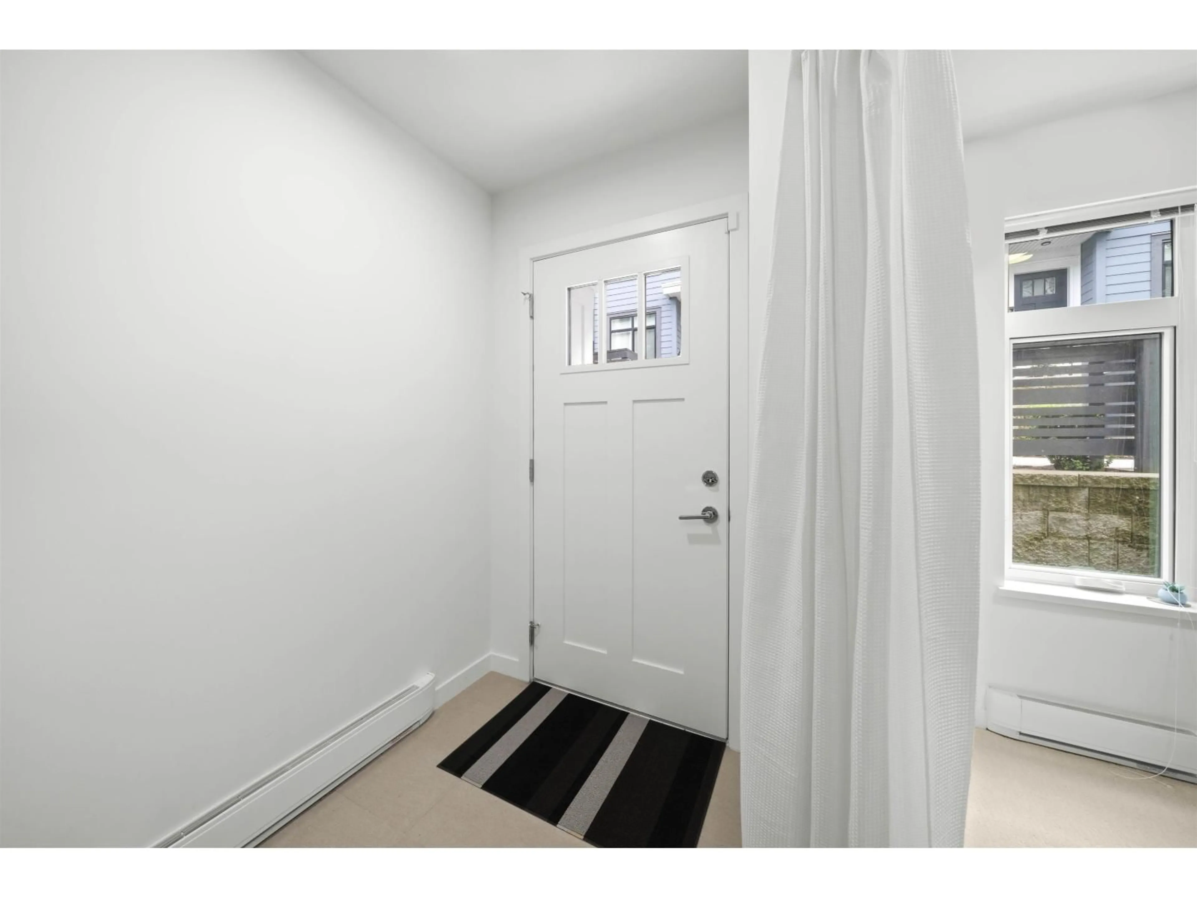 Indoor entryway for 150 - 15235 SITKA, Surrey British Columbia V3S0A9