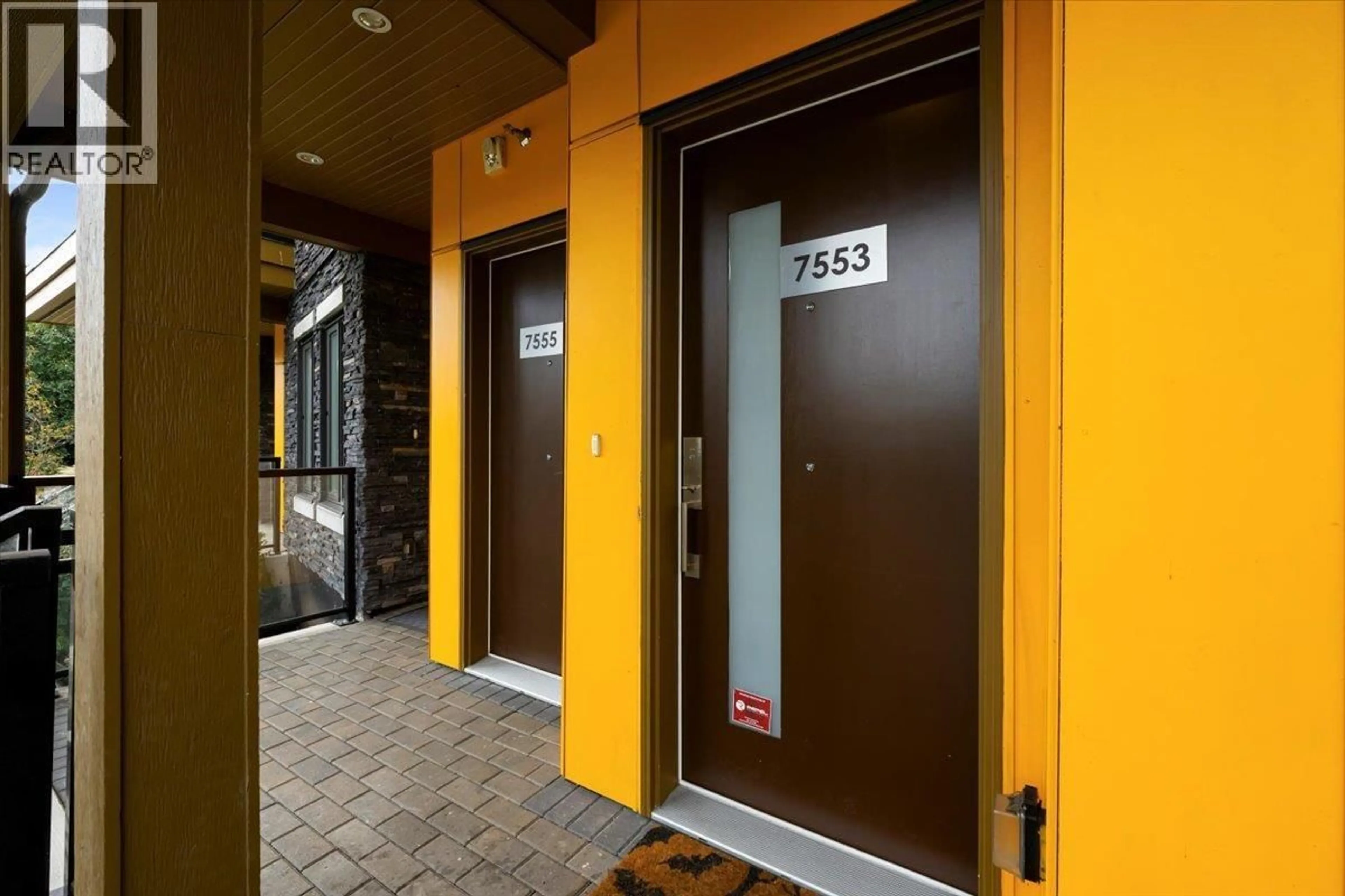 Indoor foyer for 7553 OAK STREET, Vancouver British Columbia V6P4A4