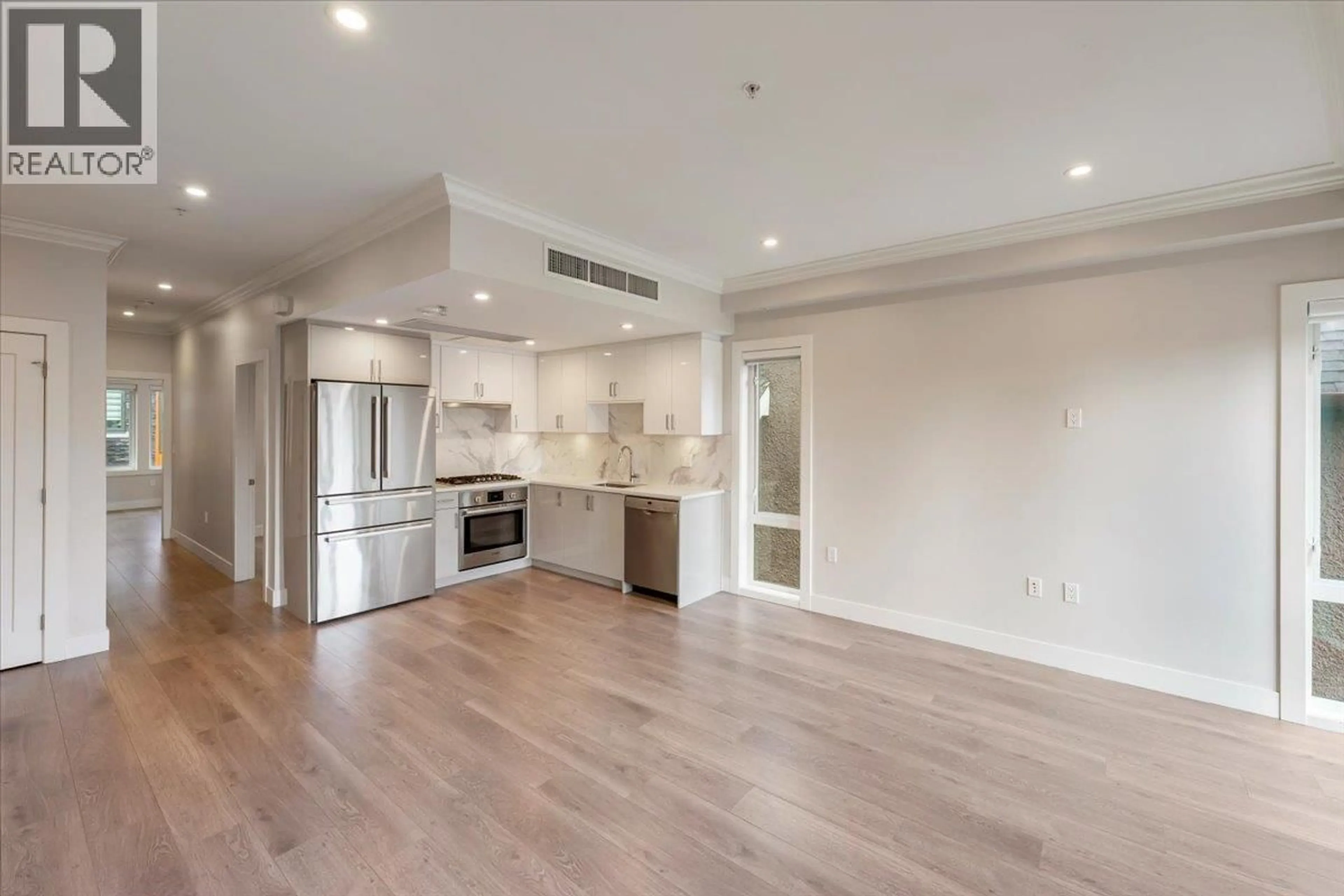 Open concept kitchen, wood/laminate floor for 7553 OAK STREET, Vancouver British Columbia V6P4A4