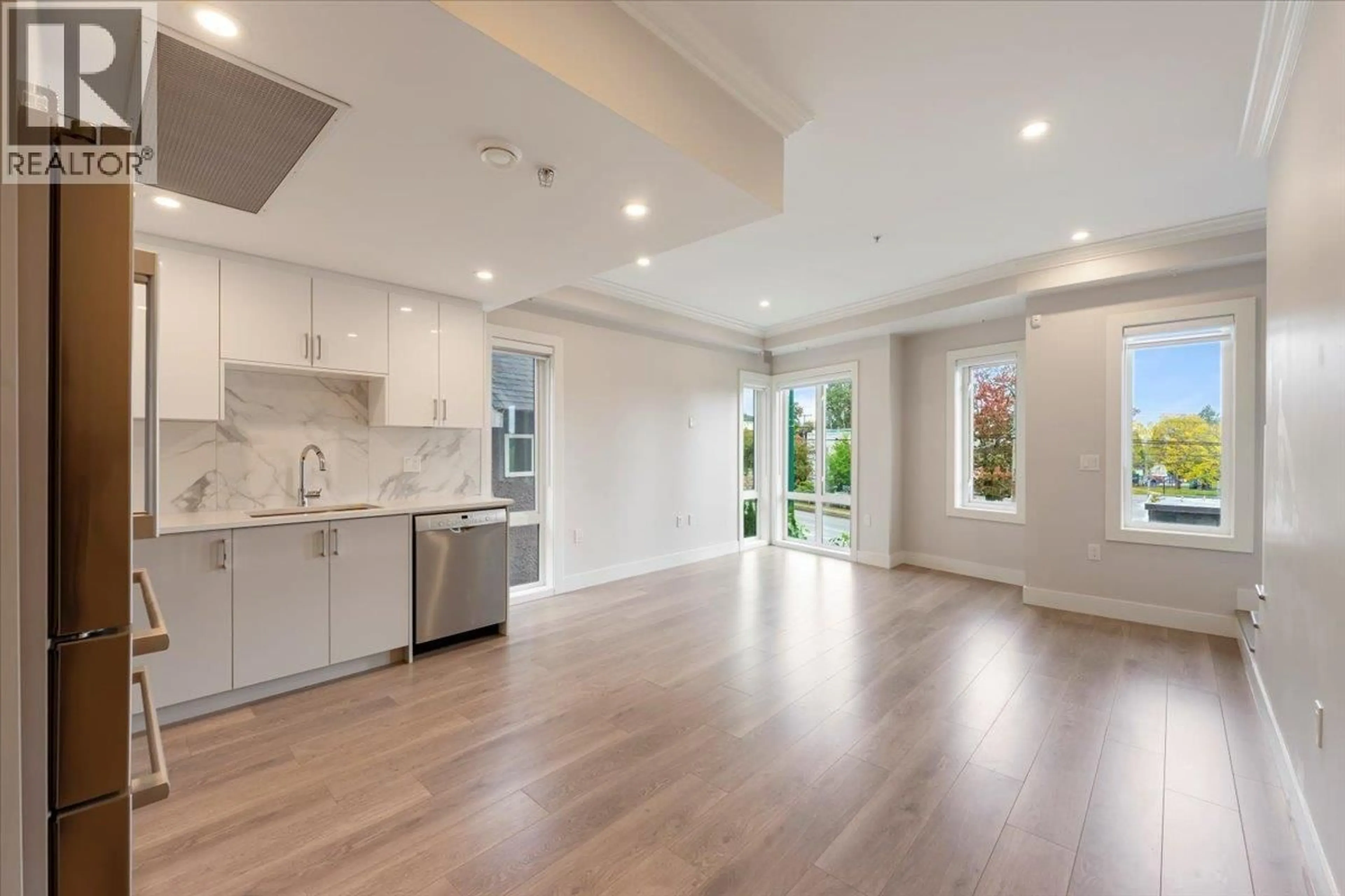Open concept kitchen, unknown for 7553 OAK STREET, Vancouver British Columbia V6P4A4