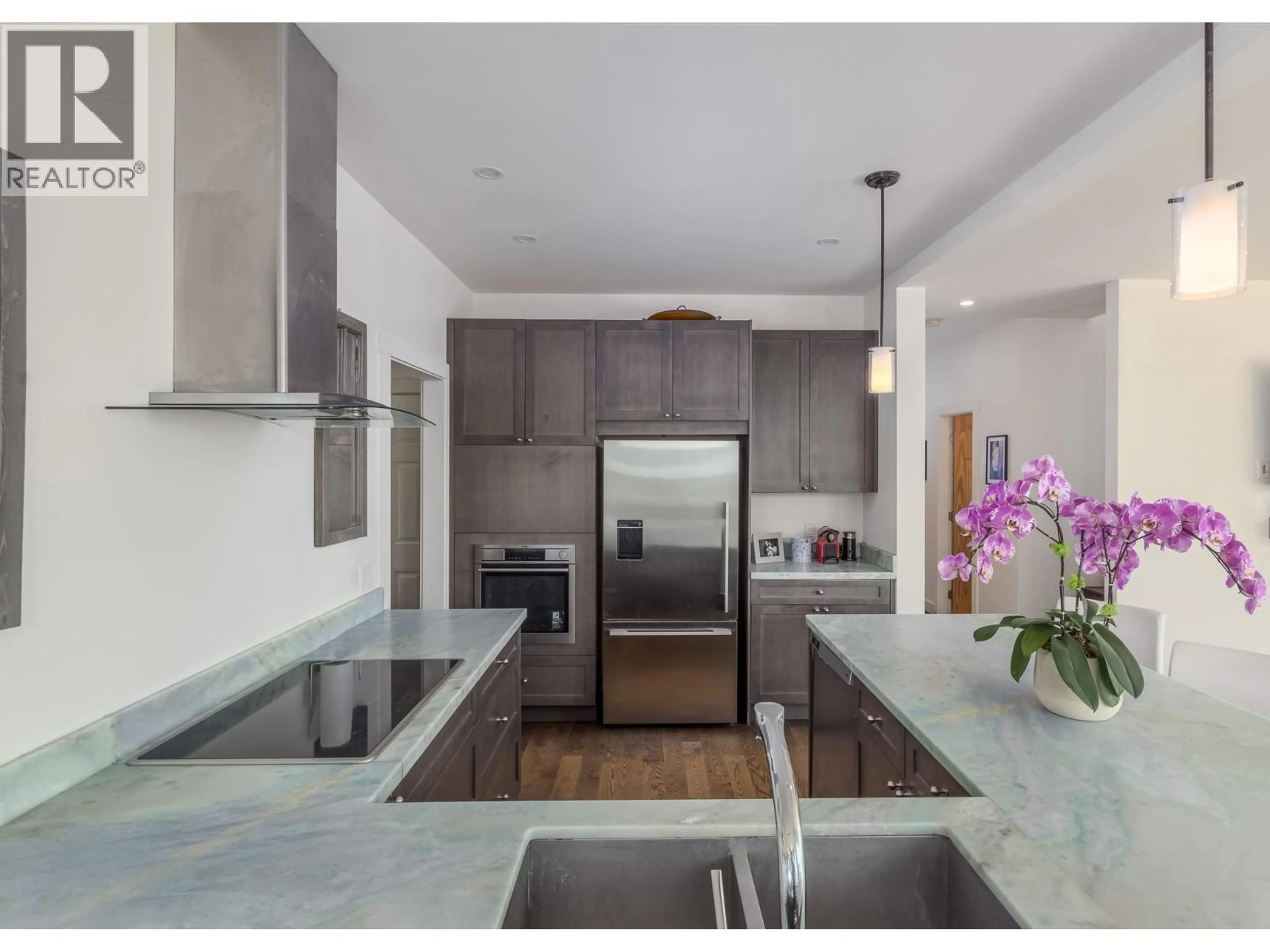Contemporary kitchen, unknown for 679 COPPER DRIVE, Britannia Beach British Columbia V0N1J0