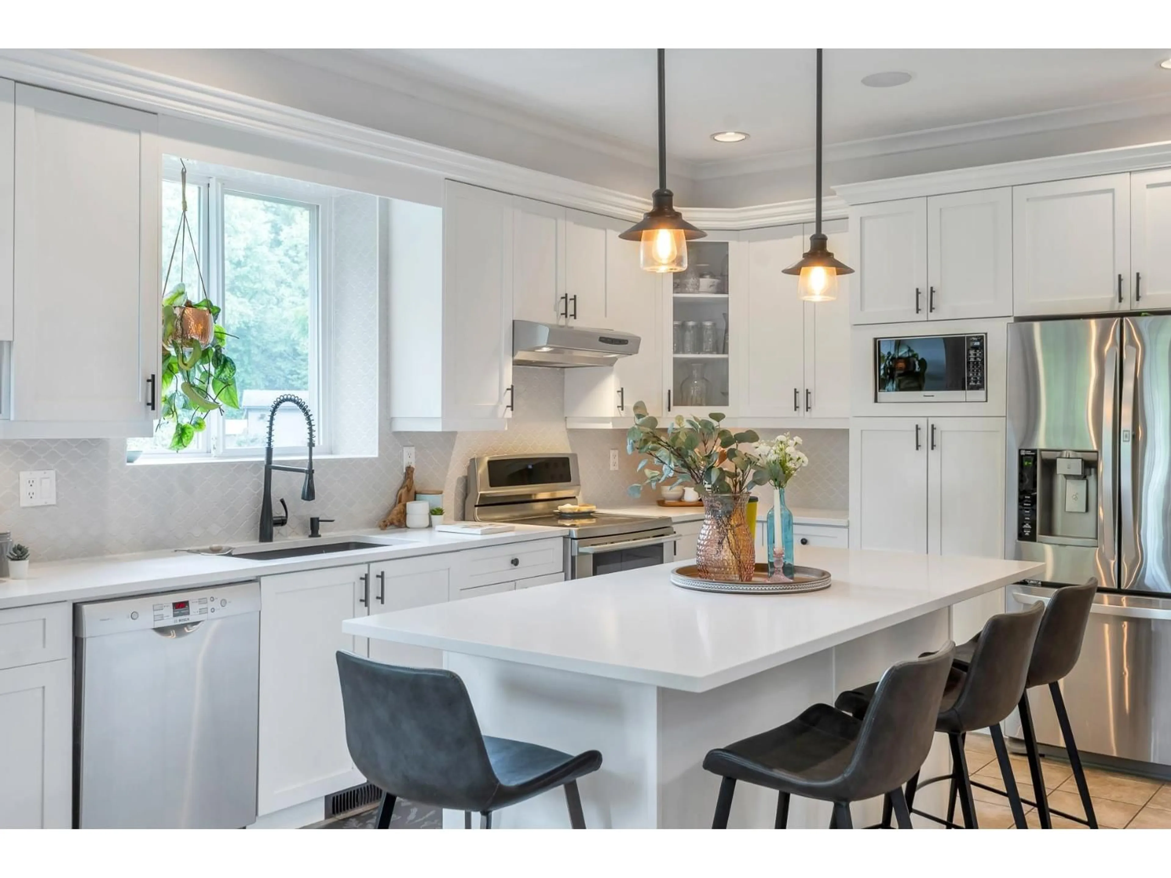 Open concept kitchen, unknown for 9434 216A, Langley British Columbia V1M4E2