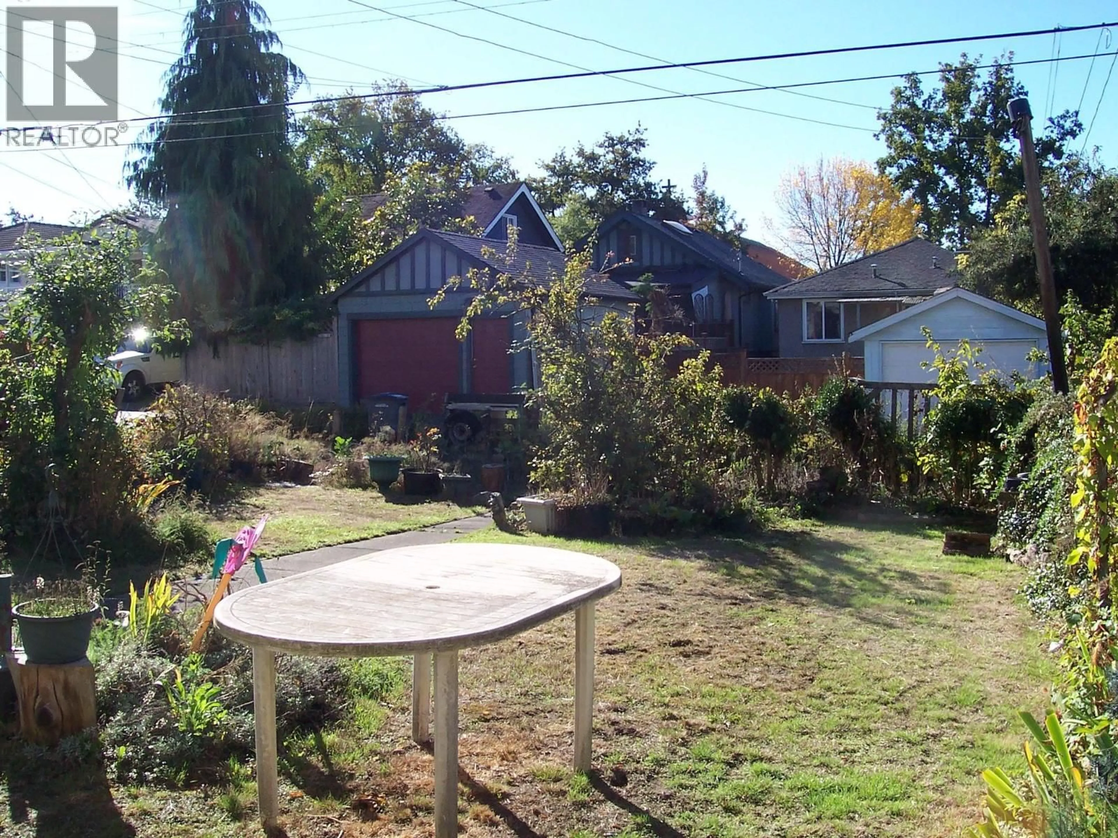A pic from outside/outdoor area/front of a property/back of a property/a pic from drone, street for 456 46TH AVENUE, Vancouver British Columbia V5W1Z9