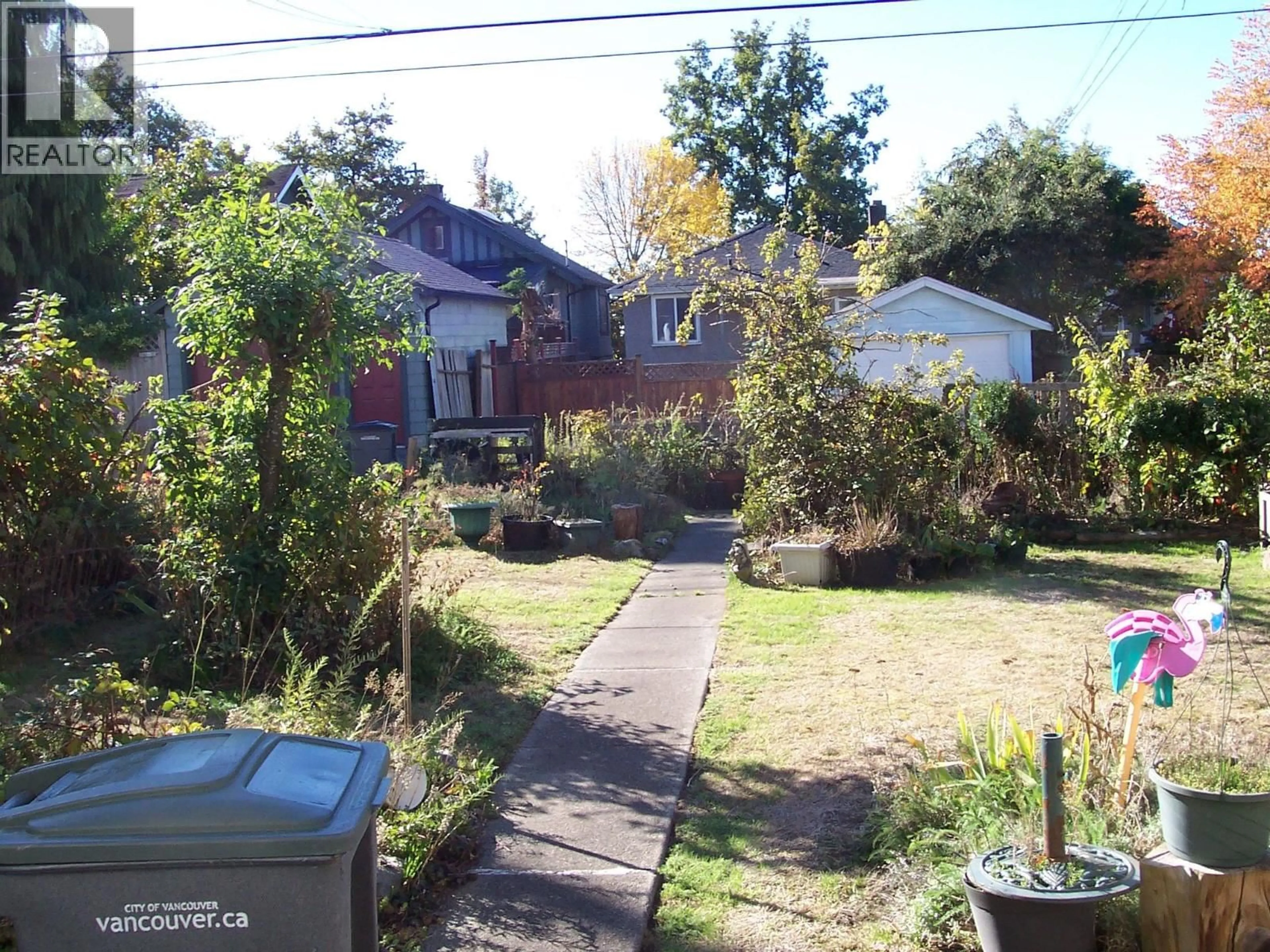 A pic from outside/outdoor area/front of a property/back of a property/a pic from drone, street for 456 46TH AVENUE, Vancouver British Columbia V5W1Z9