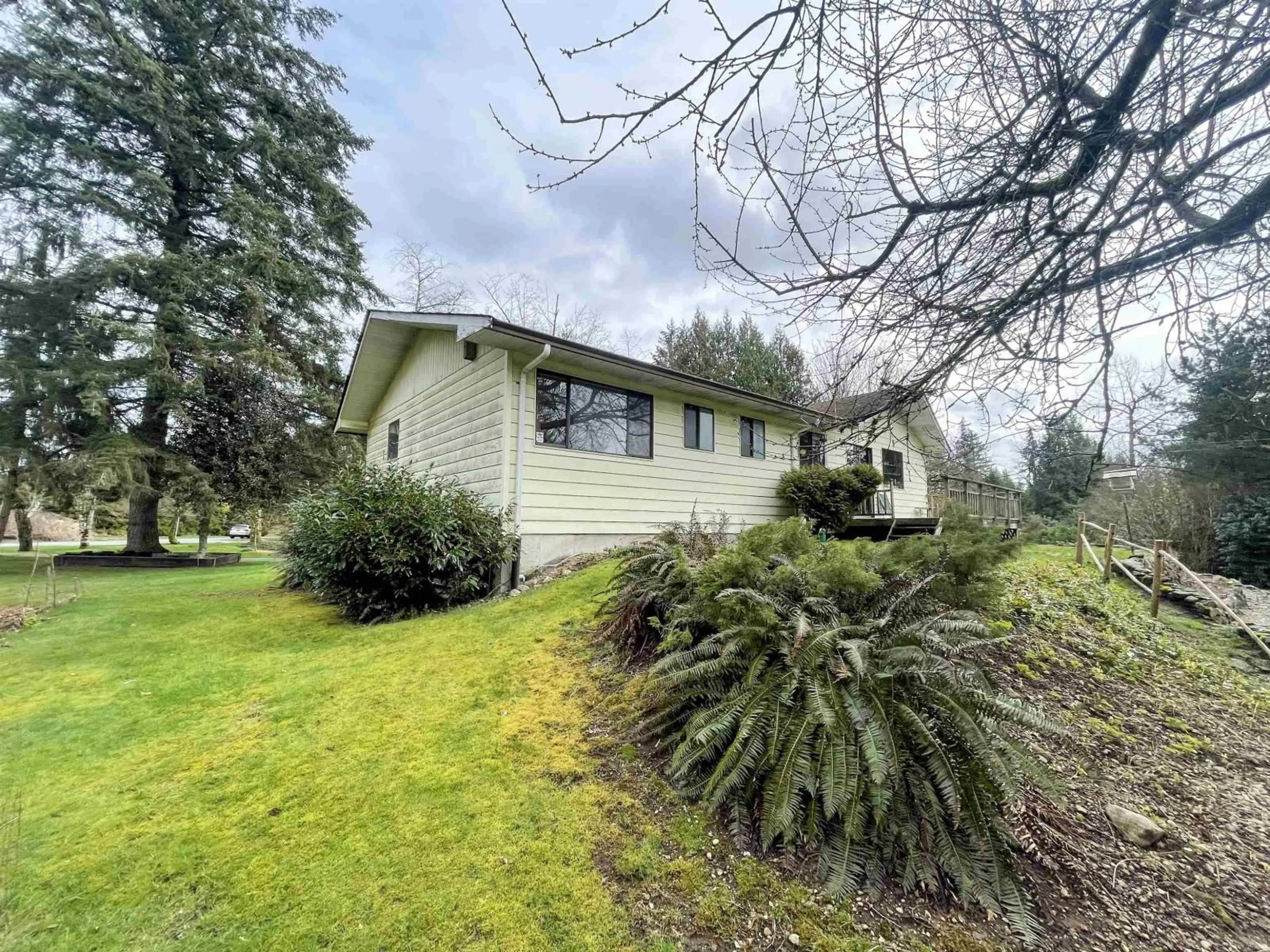 A pic from outside/outdoor area/front of a property/back of a property/a pic from drone, unknown for 9335 178, Surrey British Columbia V4N3W4