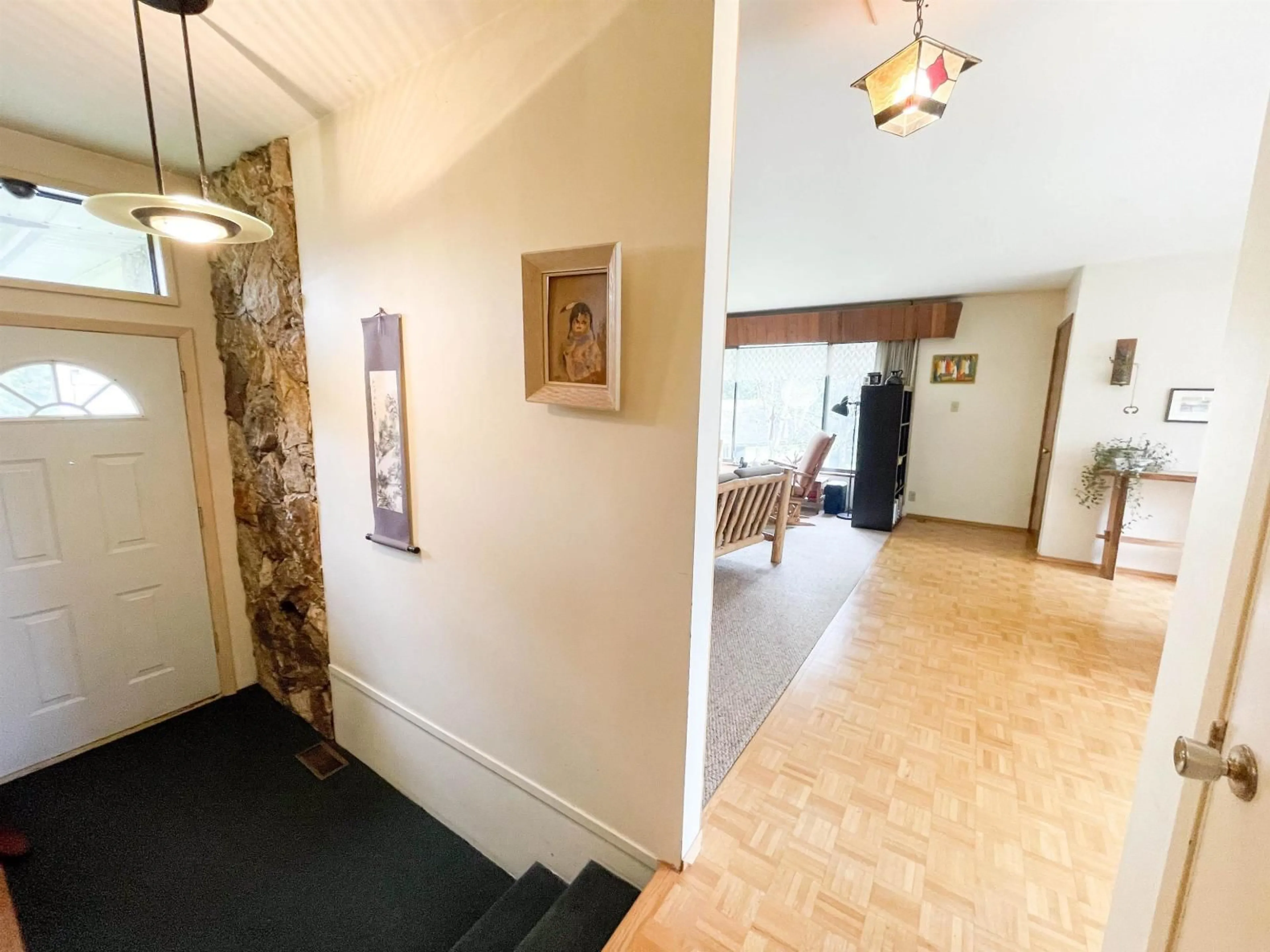 Indoor foyer for 9335 178, Surrey British Columbia V4N3W4