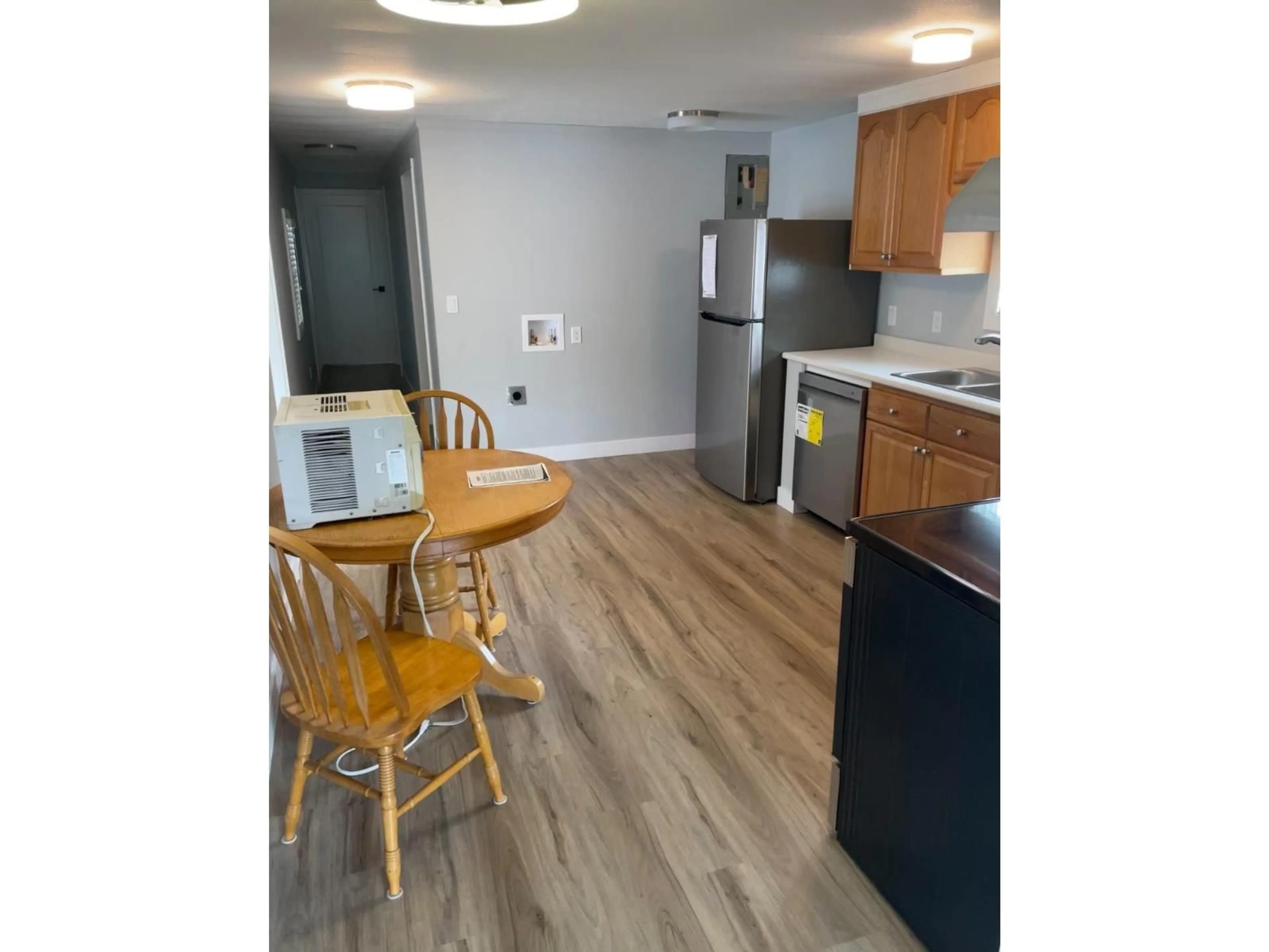 Standard kitchen, wood/laminate floor for 4 - 4426 232, Langley British Columbia V2Z2R3
