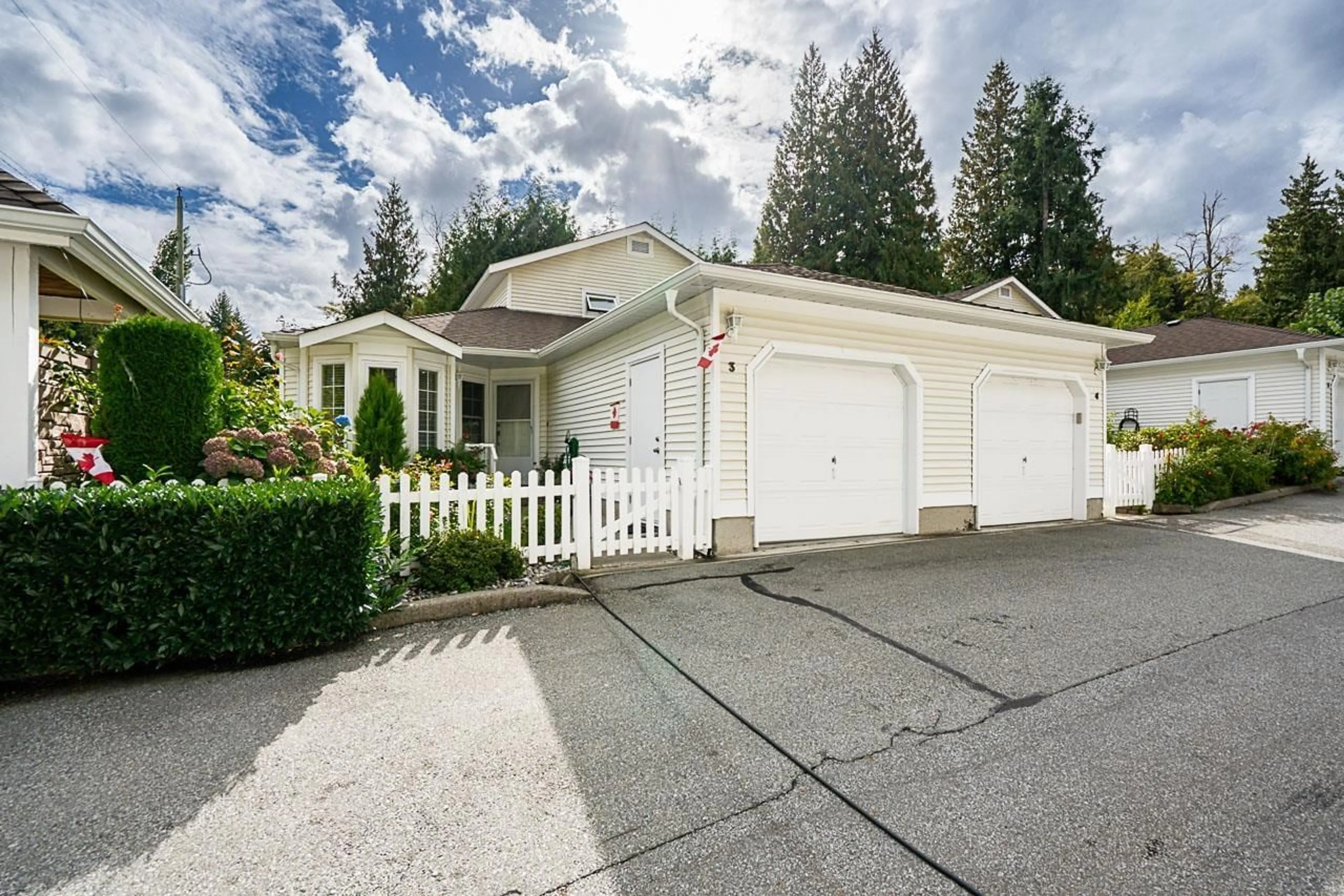 Home with vinyl exterior material, street for 3 - 6537 138, Surrey British Columbia V3W0C9
