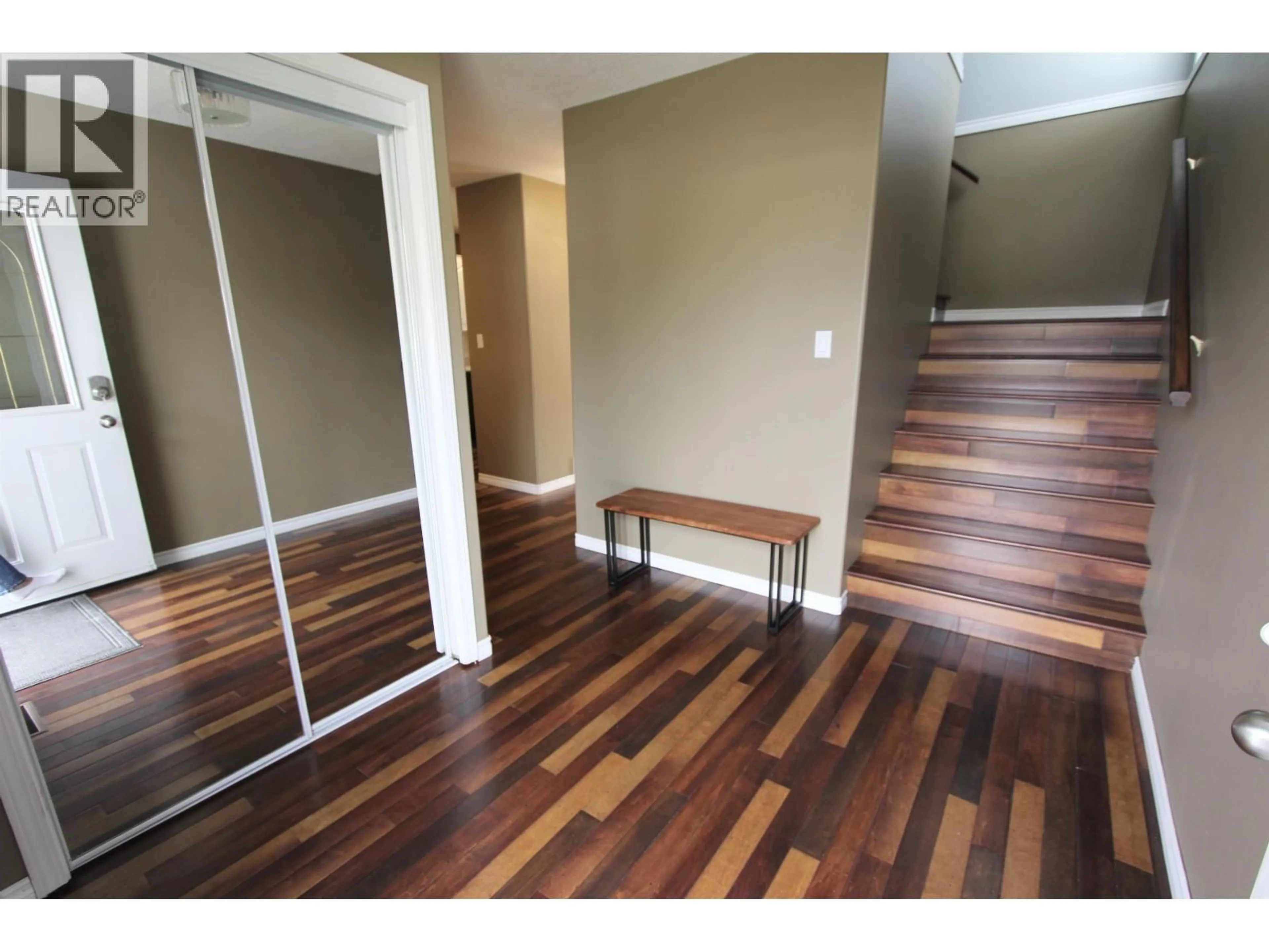 Indoor entryway for 105 - 7180 ST LAWRENCE AVENUE, Prince George British Columbia V2N5C6