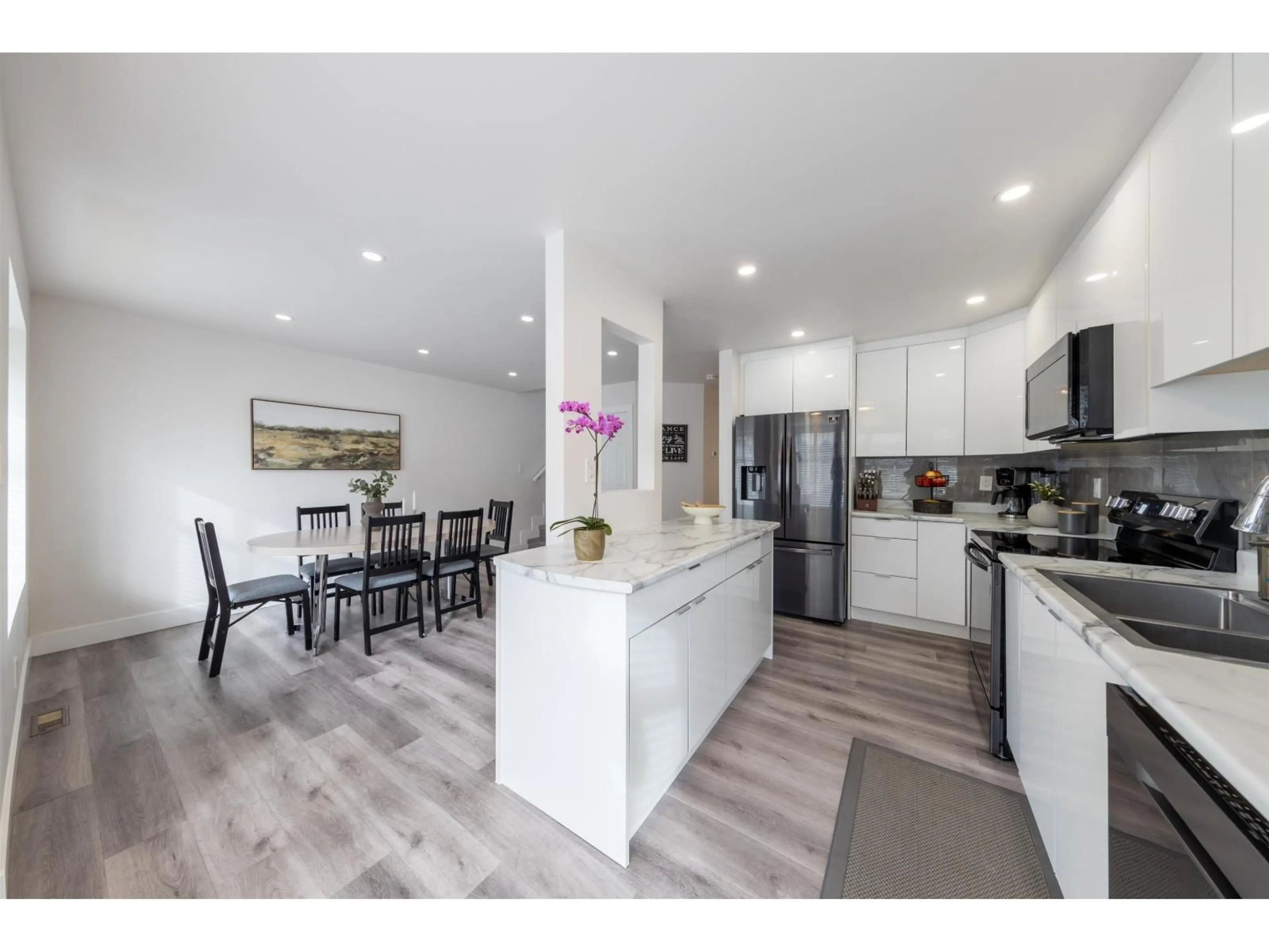 Open concept kitchen, unknown for 118 - 8060 121A, Surrey British Columbia V3W0S5