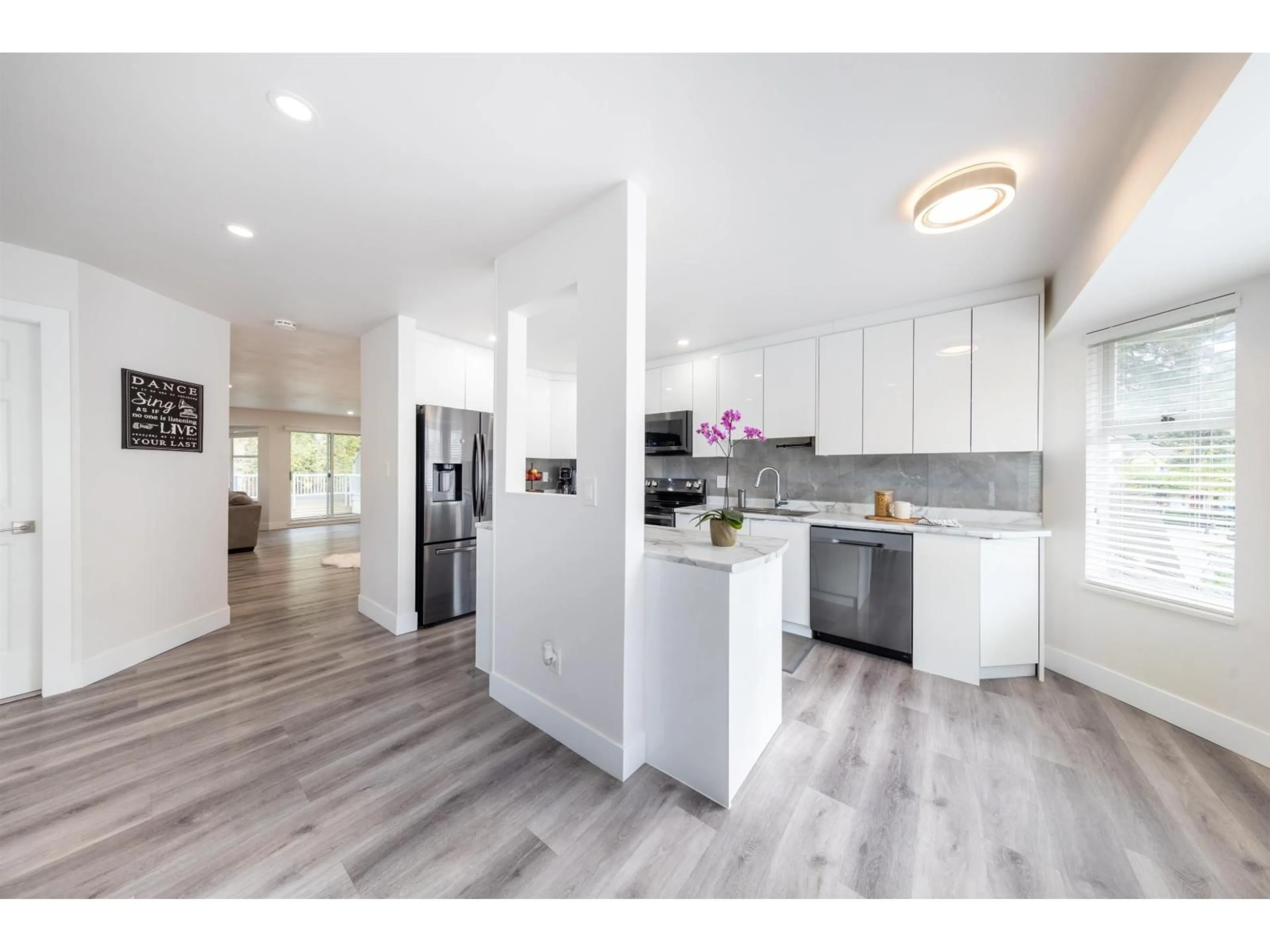 Open concept kitchen, unknown for 118 - 8060 121A, Surrey British Columbia V3W0S5