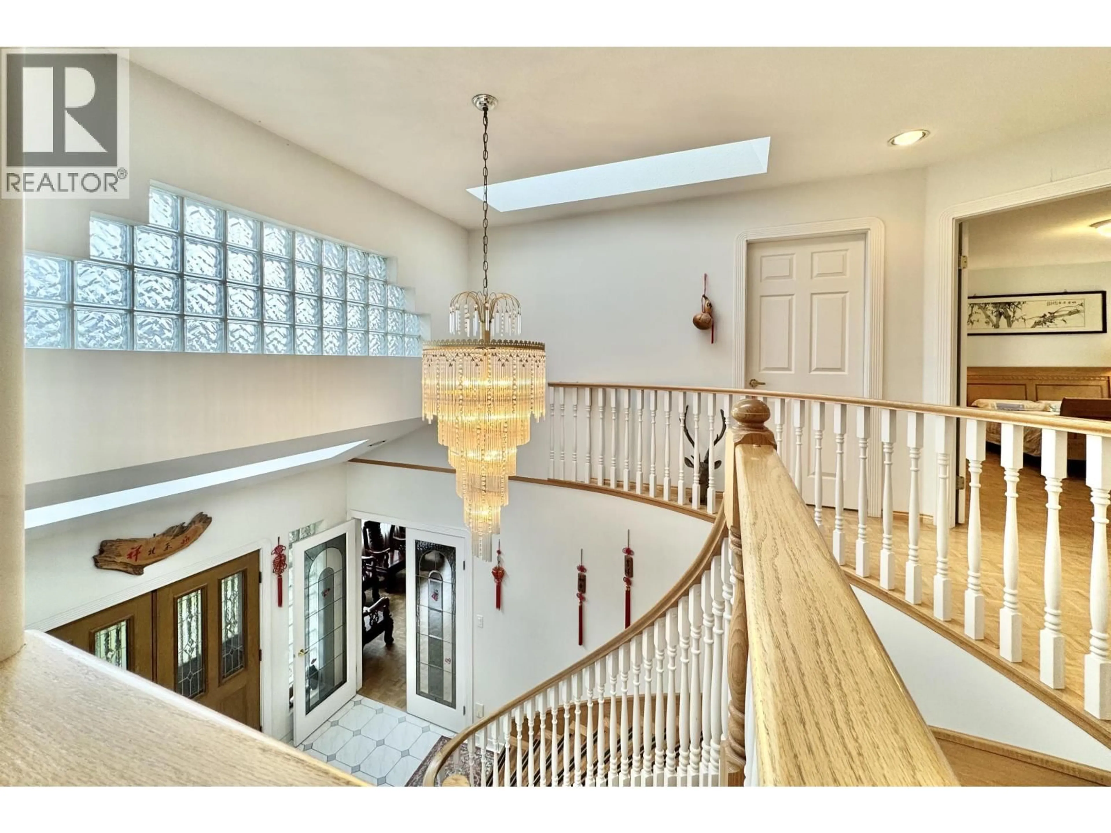 Indoor foyer for 7091 SUSSEX AVENUE, Burnaby British Columbia V5J3V4