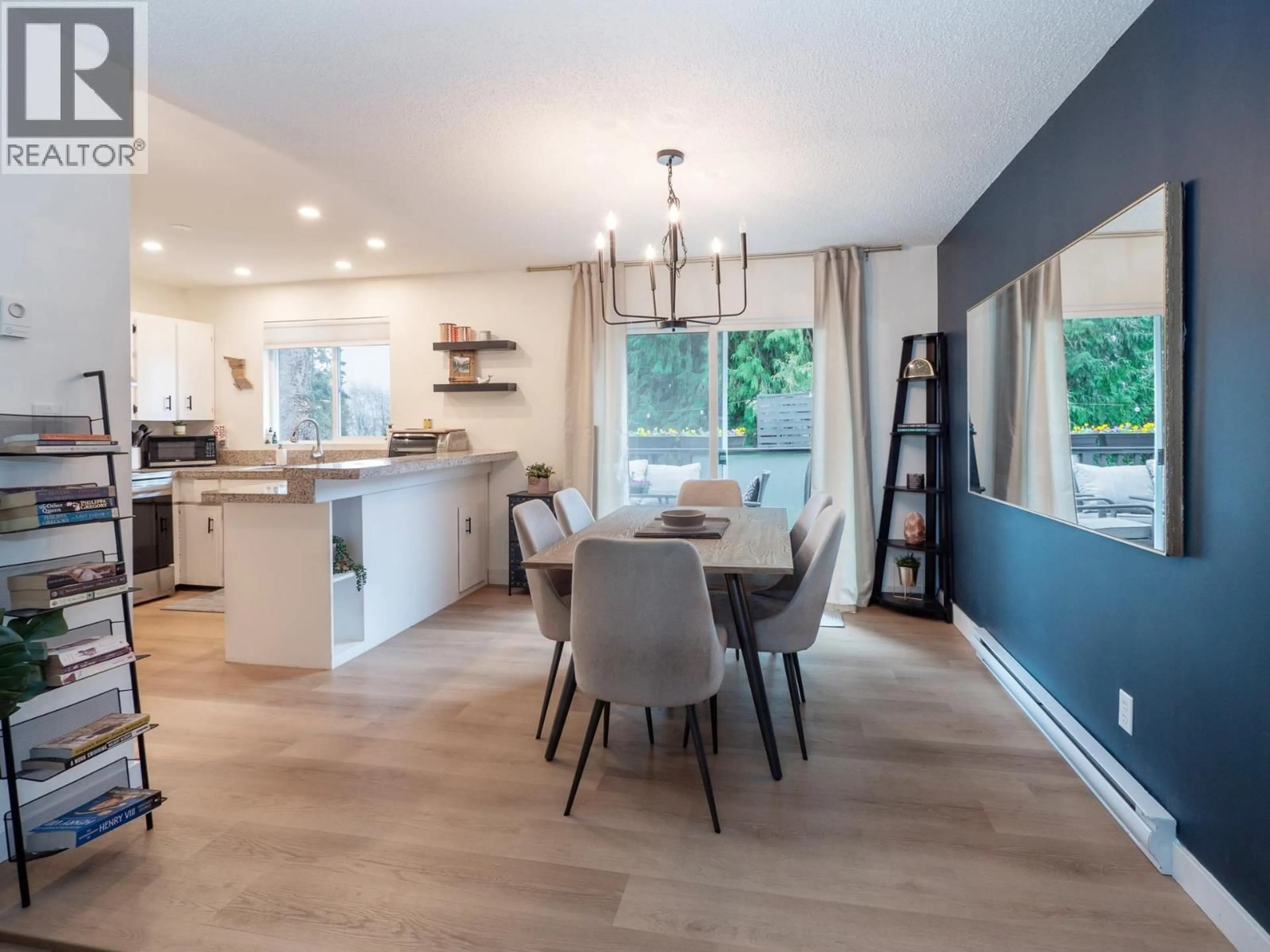 Open concept kitchen, wood/laminate floor for 617 GOWER POINT ROAD, Gibsons British Columbia V0N1V8