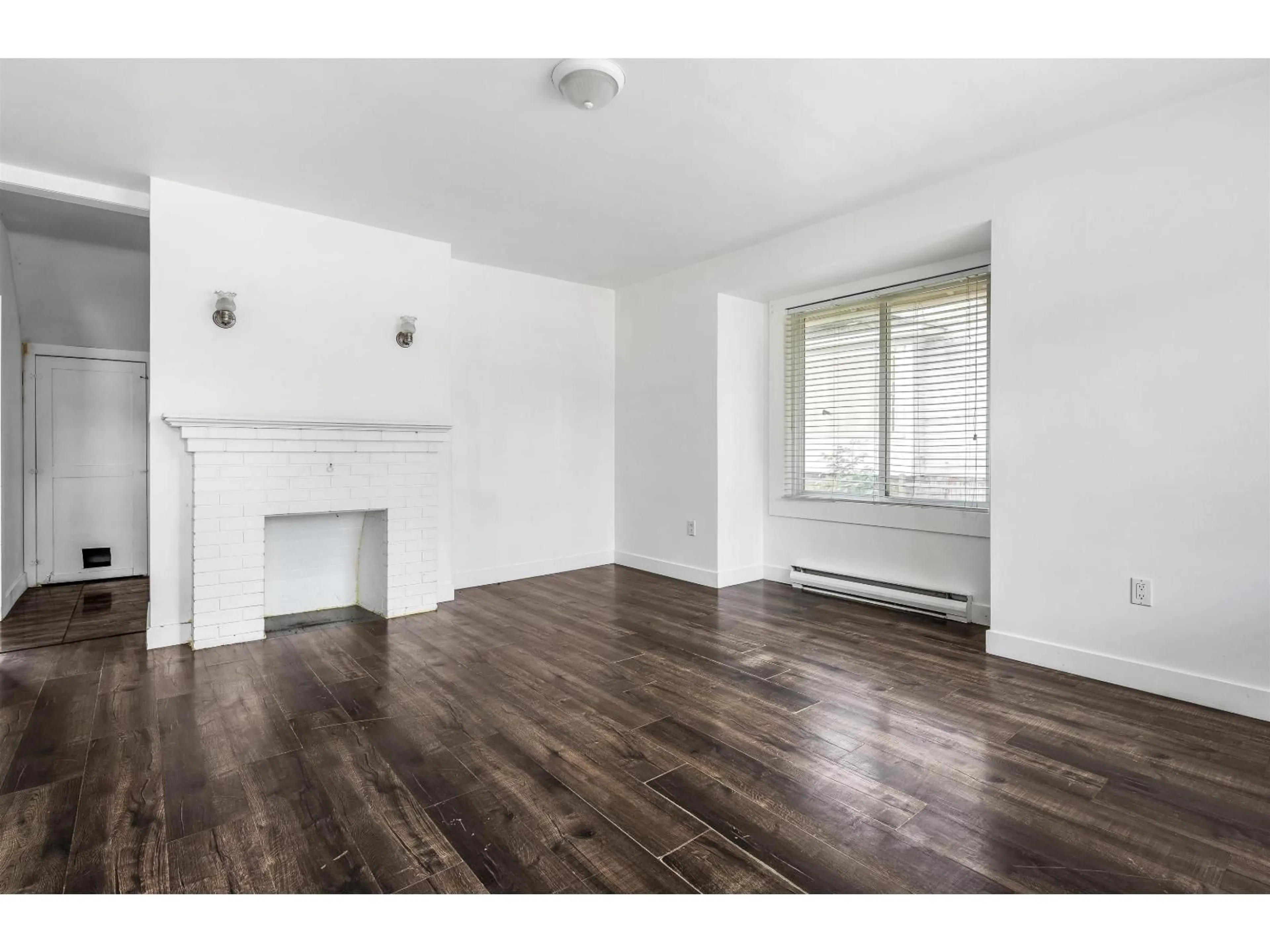 A pic of a room for 45719 KIPP AVENUE, Chilliwack British Columbia V2P1Y6