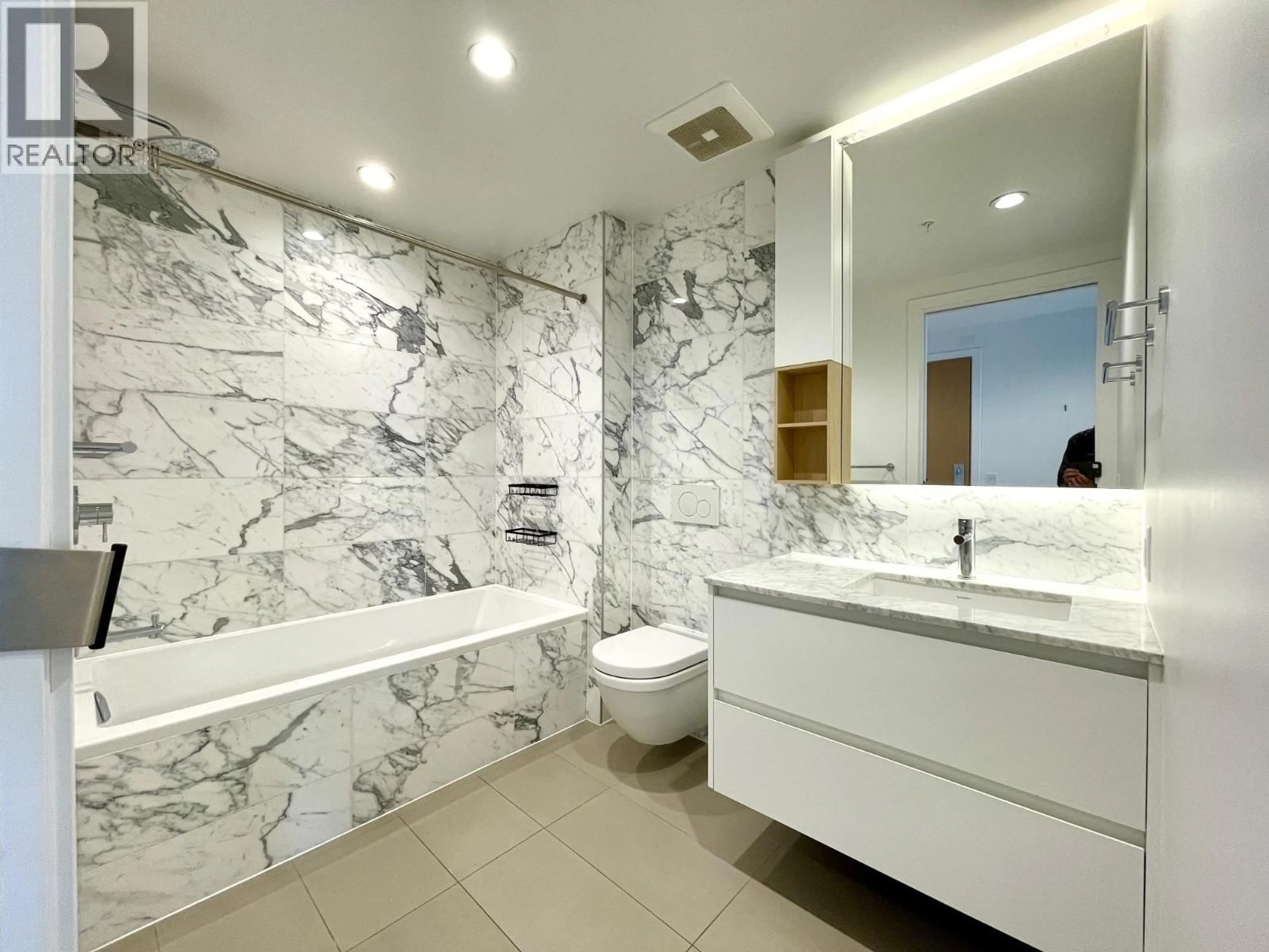 Contemporary bathroom, ceramic/tile floor for 1901 - 6000 MCKAY AVENUE, Burnaby British Columbia V5H0K2