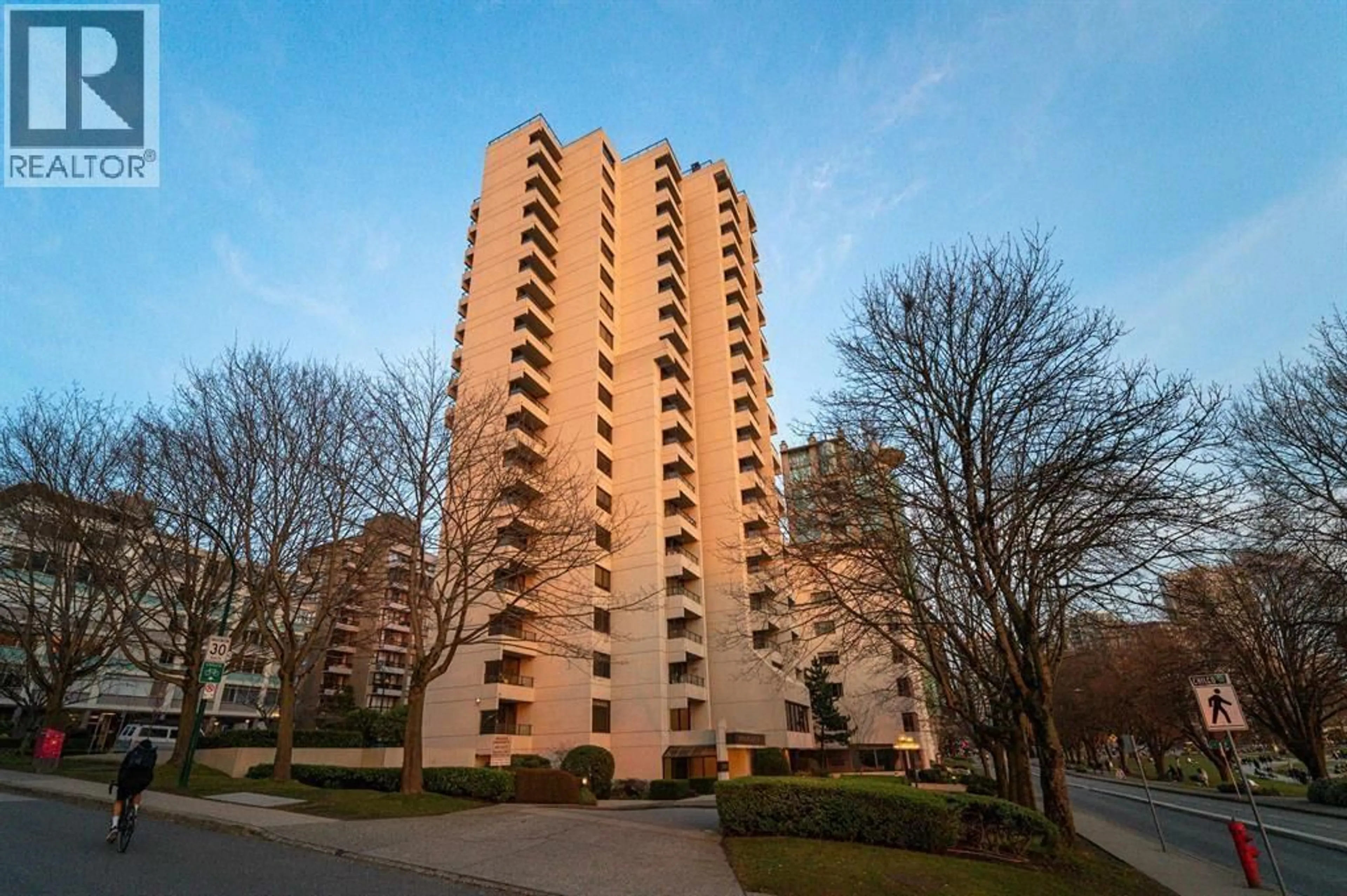 Patio, building for 503 - 1995 BEACH AVENUE, Vancouver British Columbia V6G2Y3