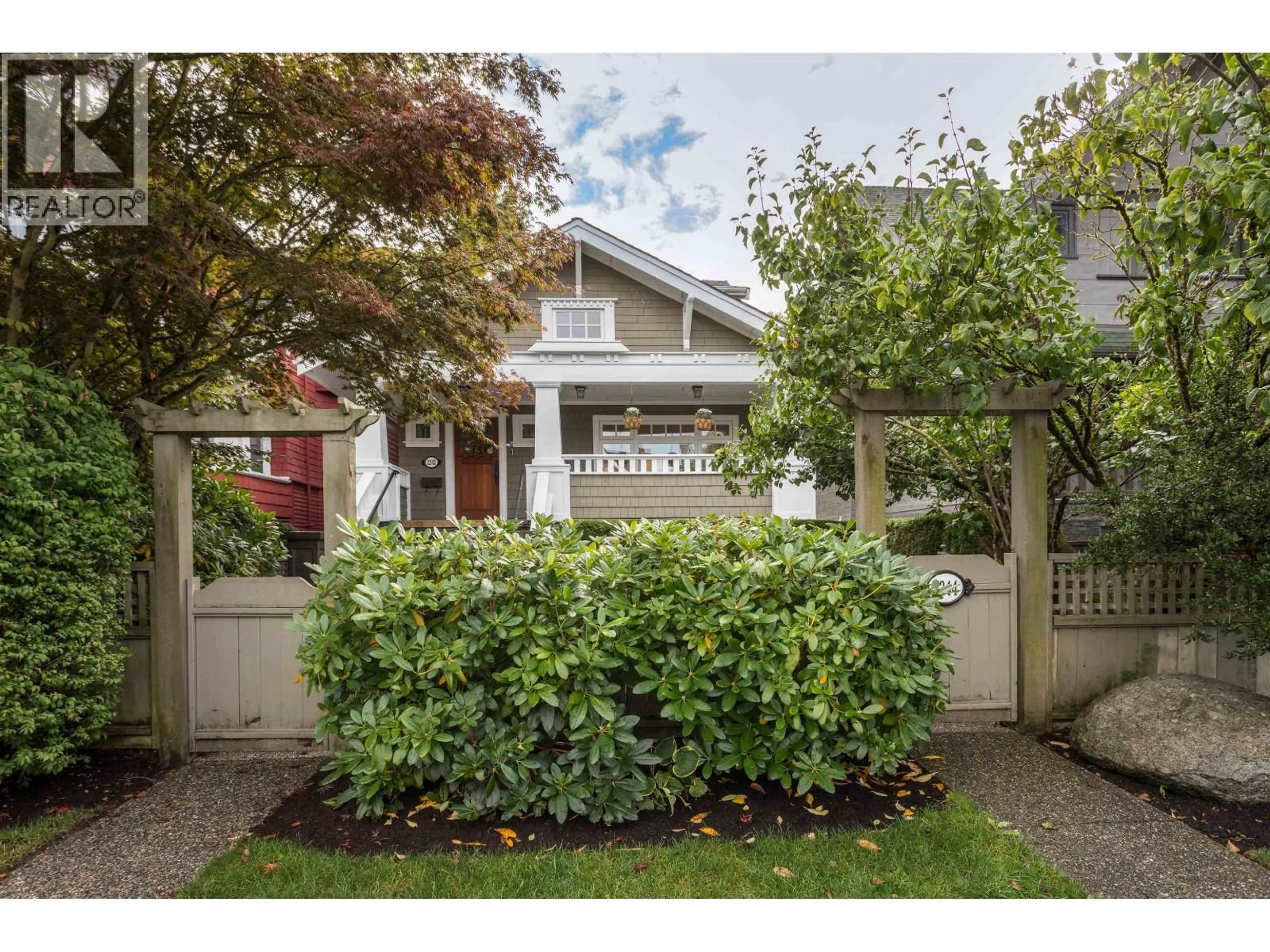 Unknown for 3242 3RD AVENUE, Vancouver British Columbia V6K1N4