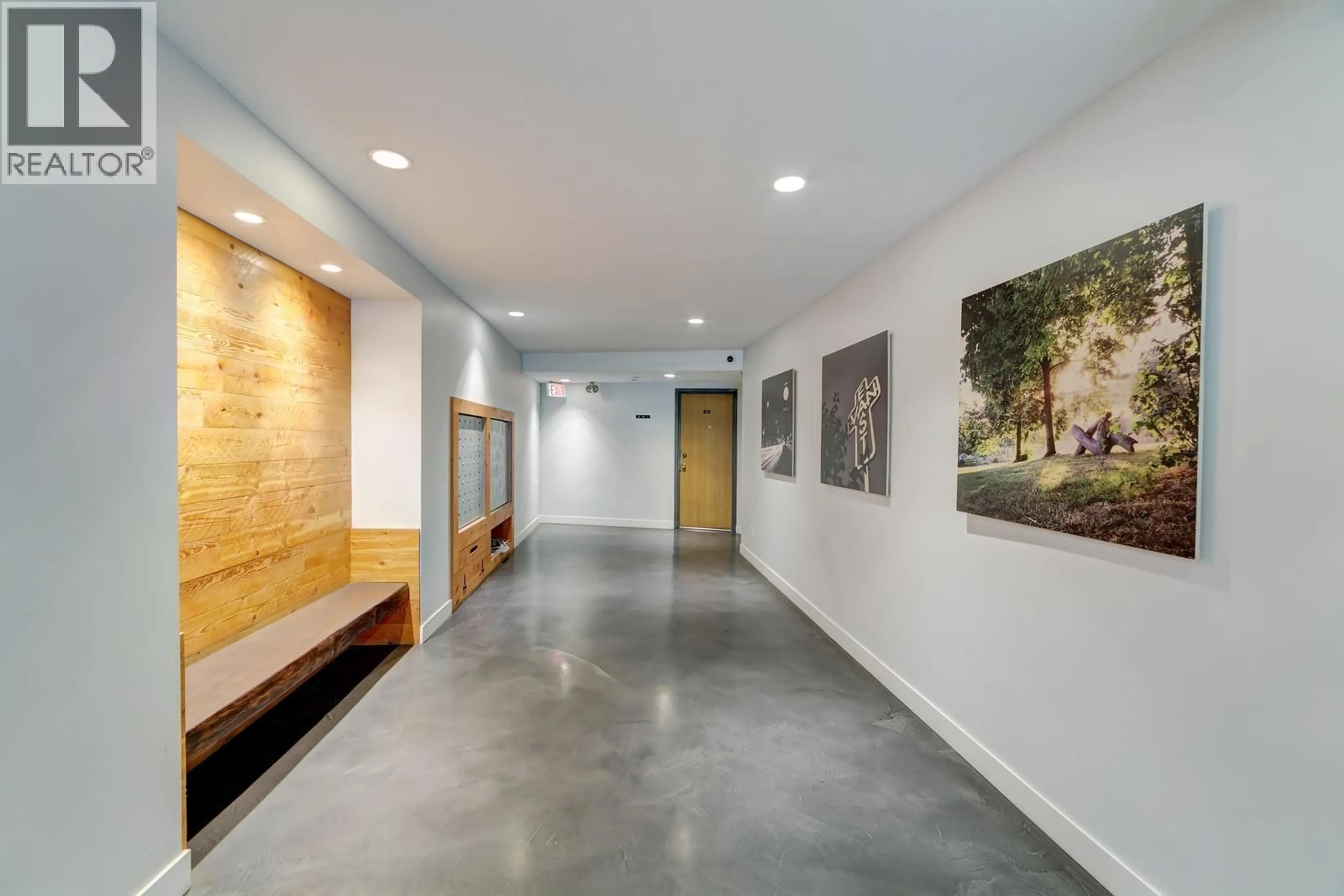 Indoor foyer for 204 - 2222 PRINCE EDWARD STREET, Vancouver British Columbia V5T4M6