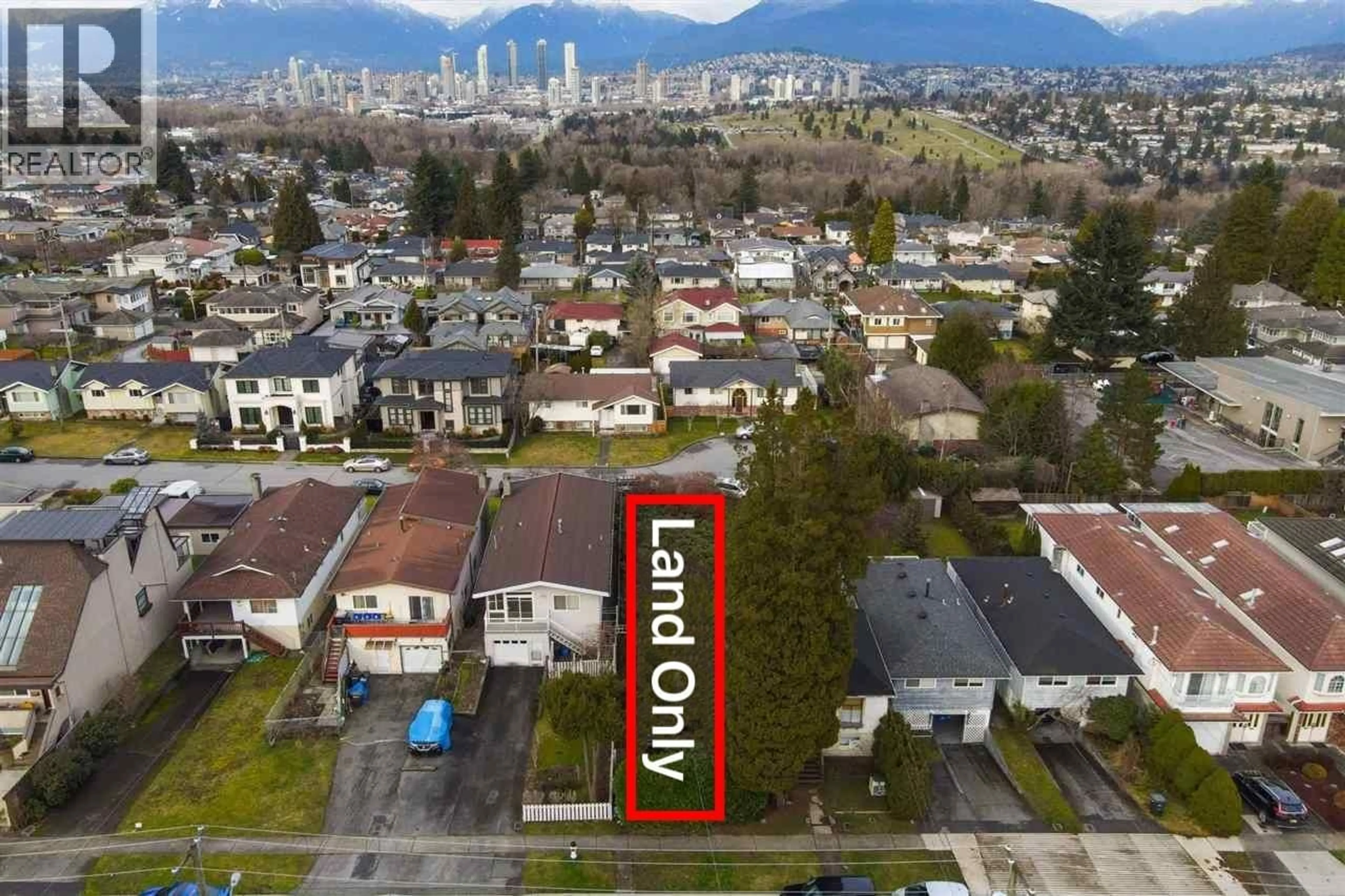 A pic from outside/outdoor area/front of a property/back of a property/a pic from drone, unknown for 4811 MAITLAND STREET, Burnaby British Columbia V5H1N1